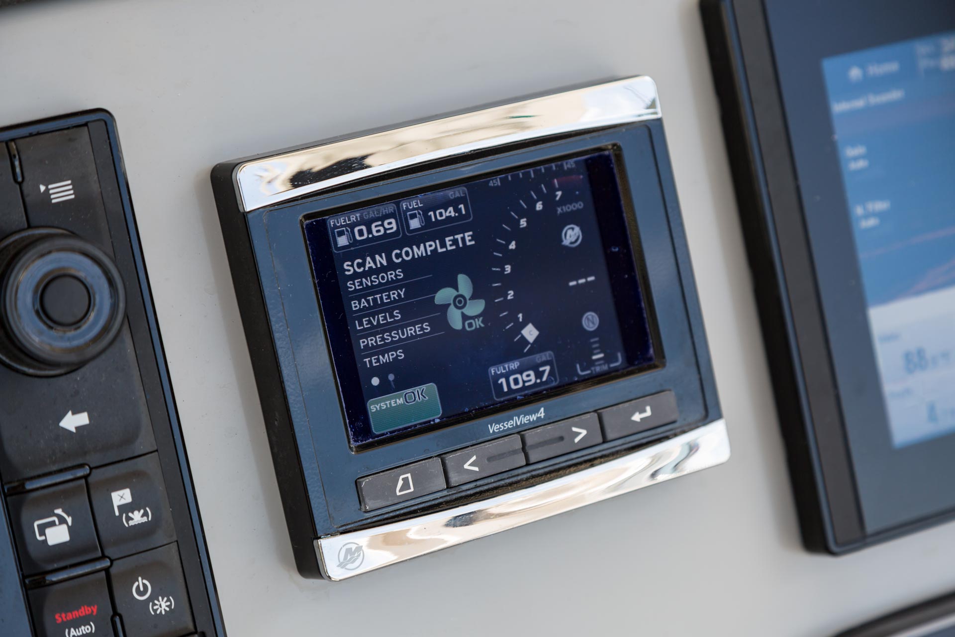 2026 Boston Whaler 230 Outrage -50