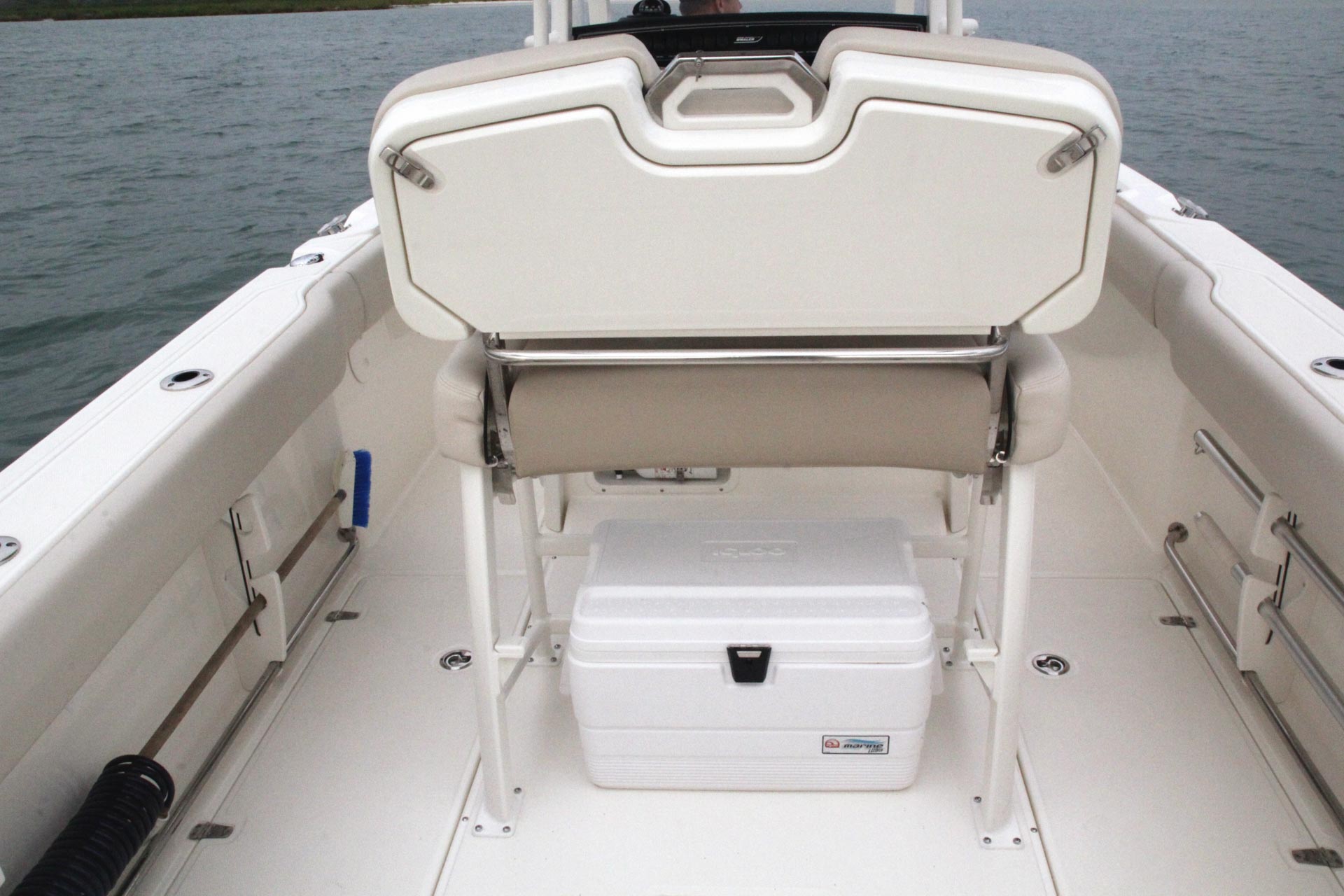 2026 Boston Whaler 230 Outrage -55