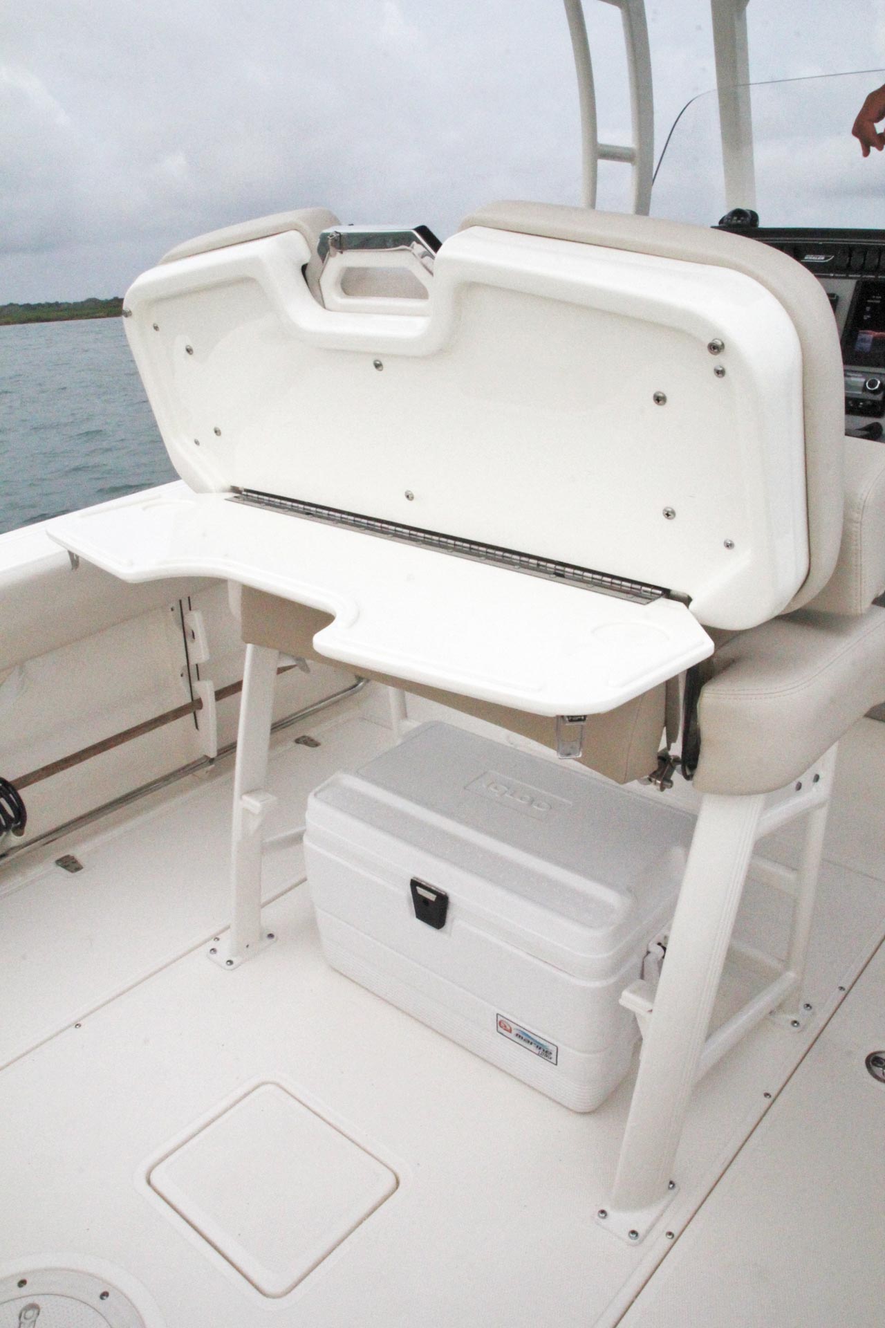2026 Boston Whaler 230 Outrage -54