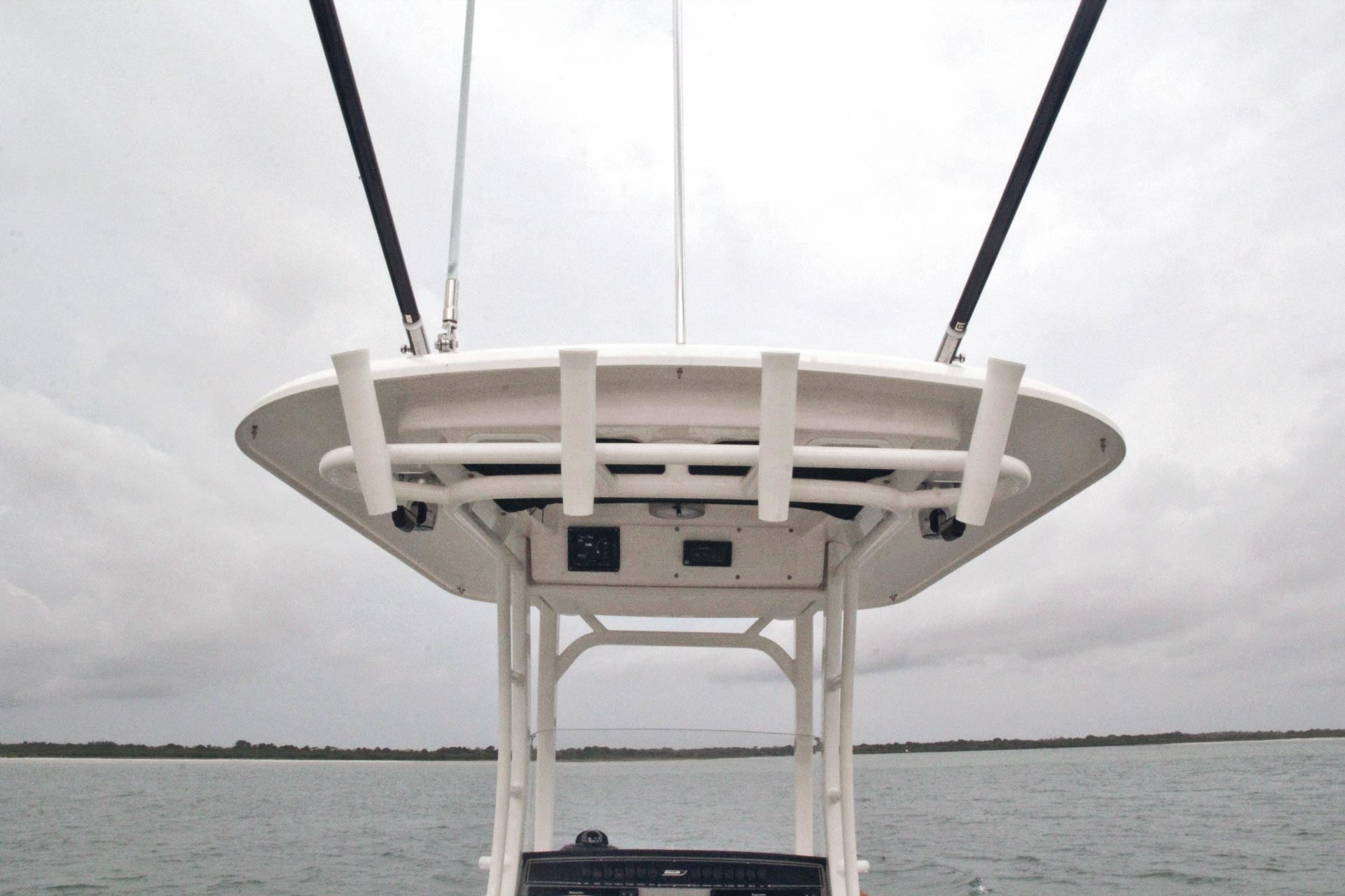 2026 Boston Whaler 230 Outrage -56