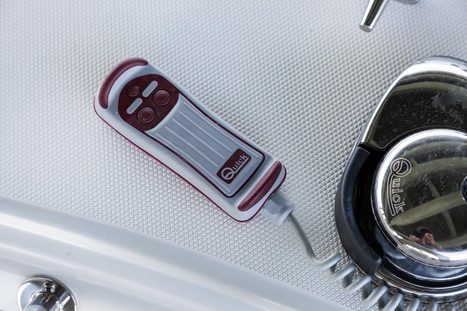 2026 Boston Whaler 230 Outrage -60