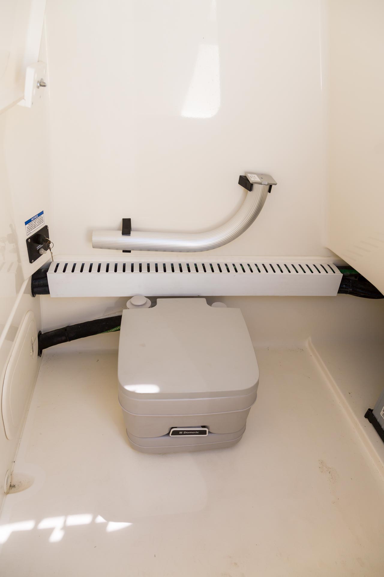 2026 Boston Whaler 230 Outrage -68