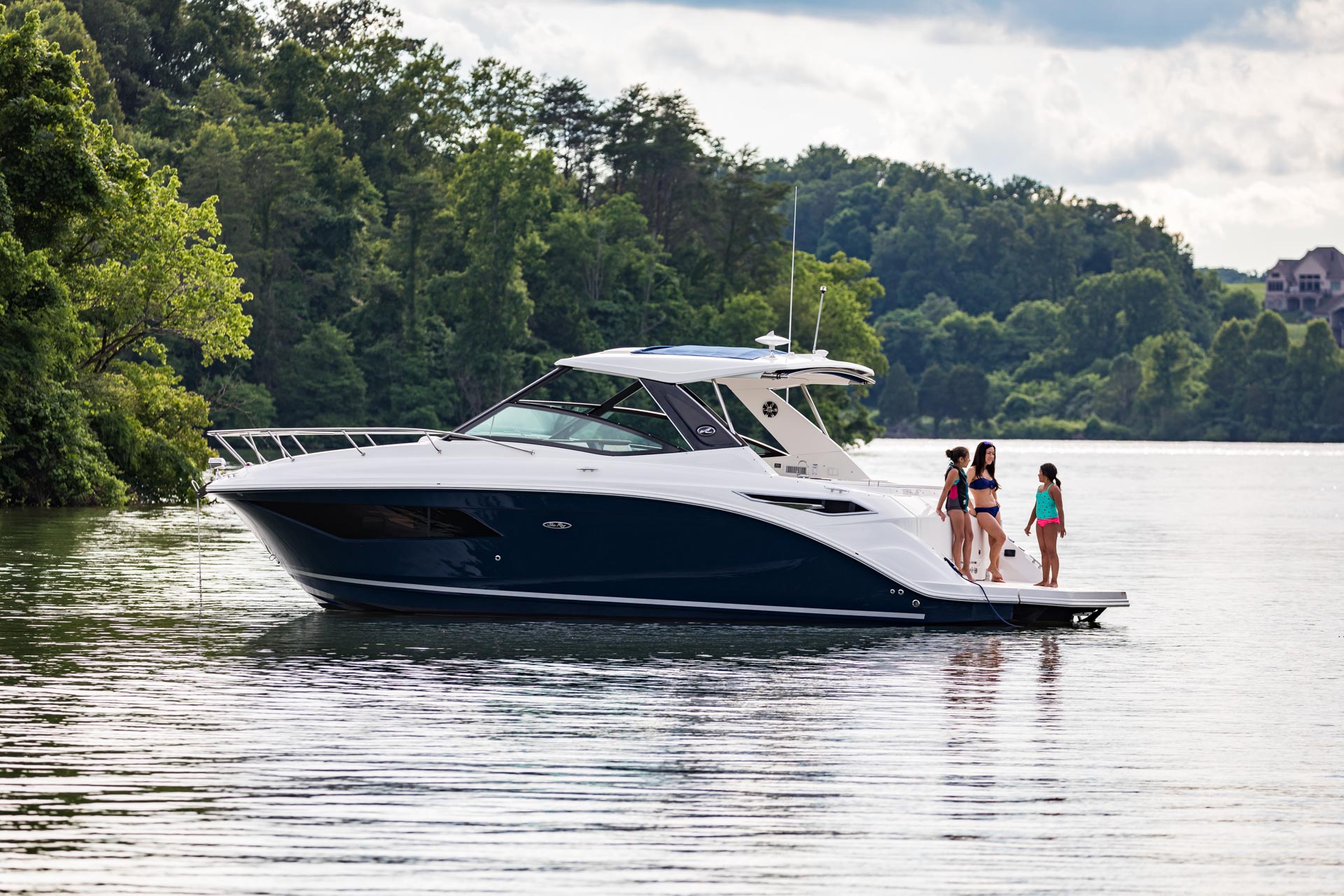 New 2026 Sea ray Sundancer 320 for Sale | Vancouver, BC | M&P Yacht Centre