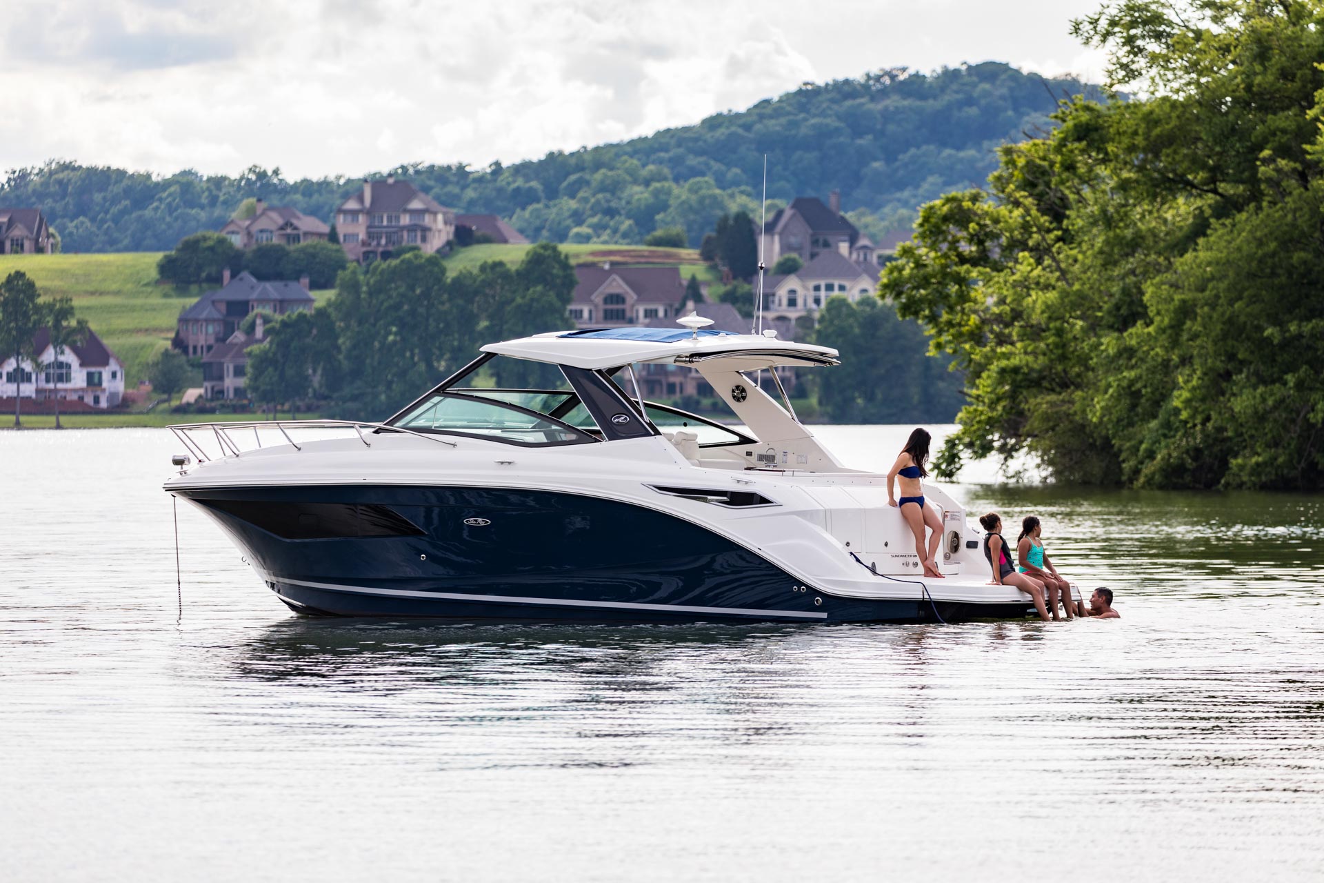 New 2026 Sea ray Sundancer 320 for Sale | Vancouver, BC | M&P Yacht Centre