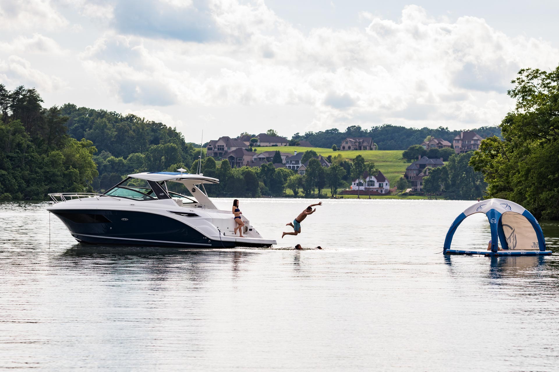New 2026 Sea ray Sundancer 320 for Sale | Vancouver, BC | M&P Yacht Centre