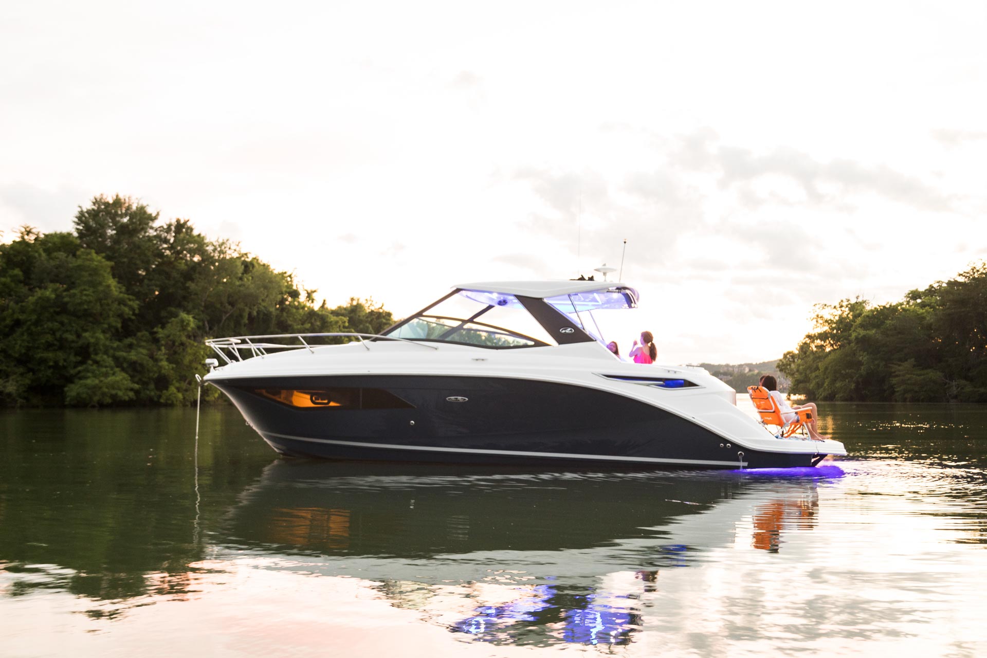 New 2026 Sea ray Sundancer 320 for Sale | Vancouver, BC | M&P Yacht Centre