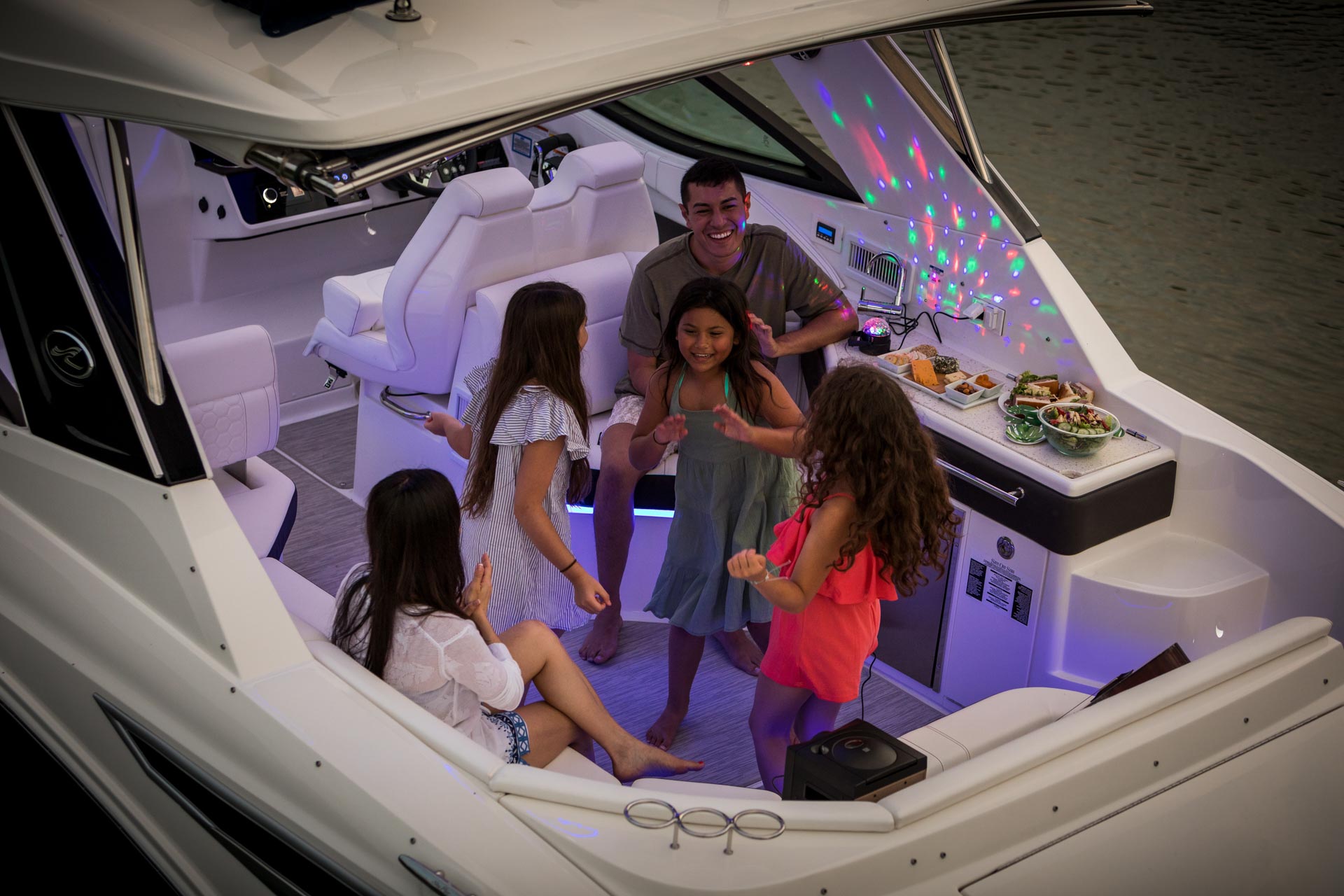 New 2026 Sea ray Sundancer 320 for Sale | Vancouver, BC | M&P Yacht Centre