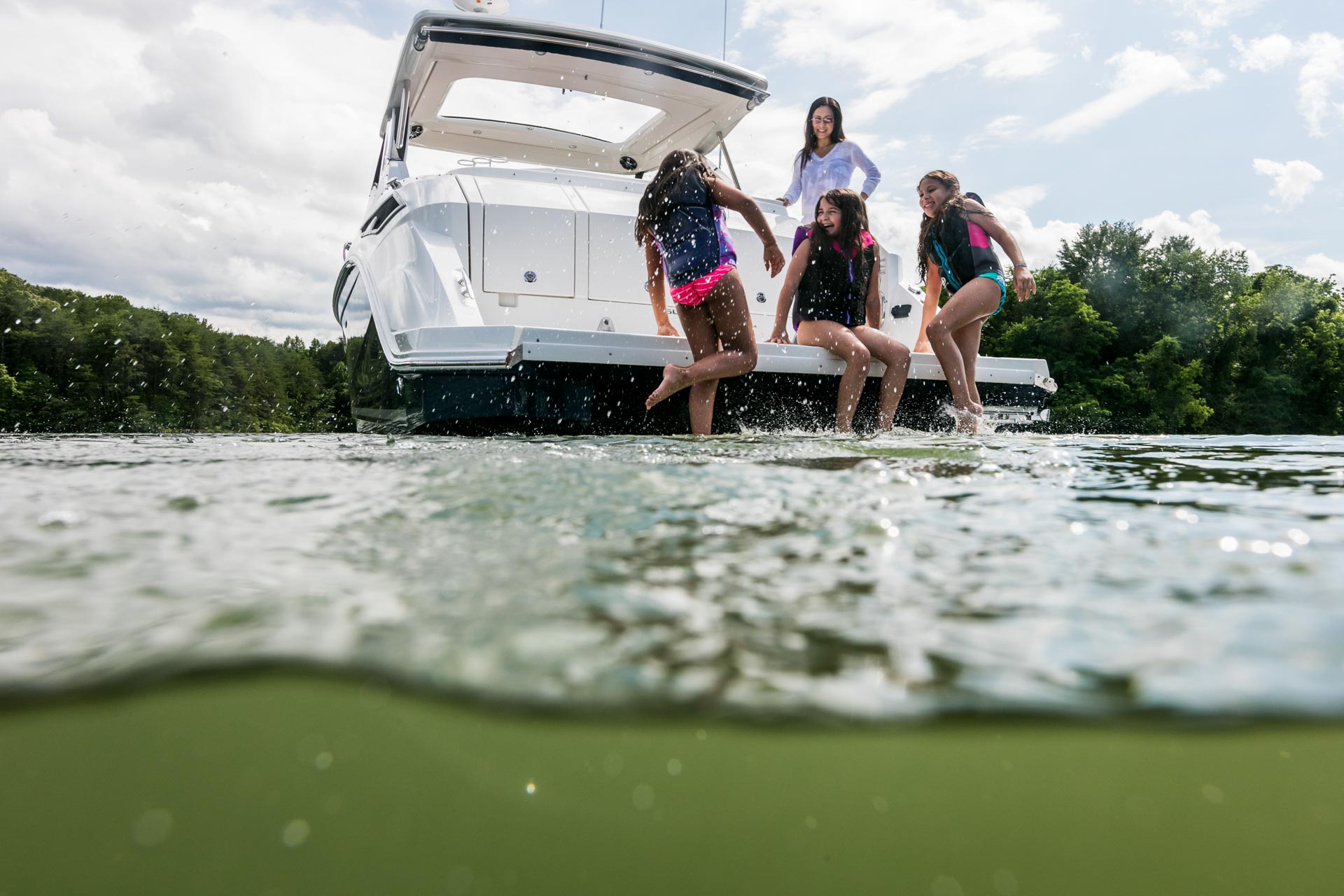 New 2026 Sea ray Sundancer 320 for Sale | Vancouver, BC | M&P Yacht Centre