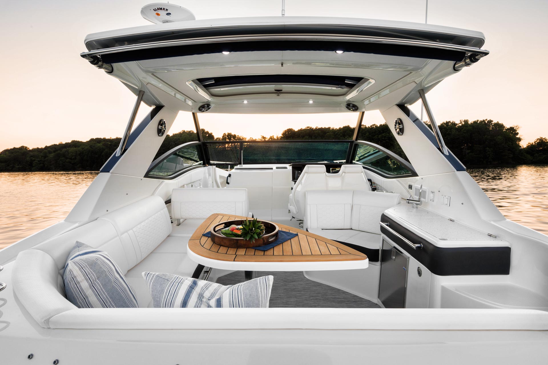 New 2026 Sea ray Sundancer 320 for Sale | Vancouver, BC | M&P Yacht Centre