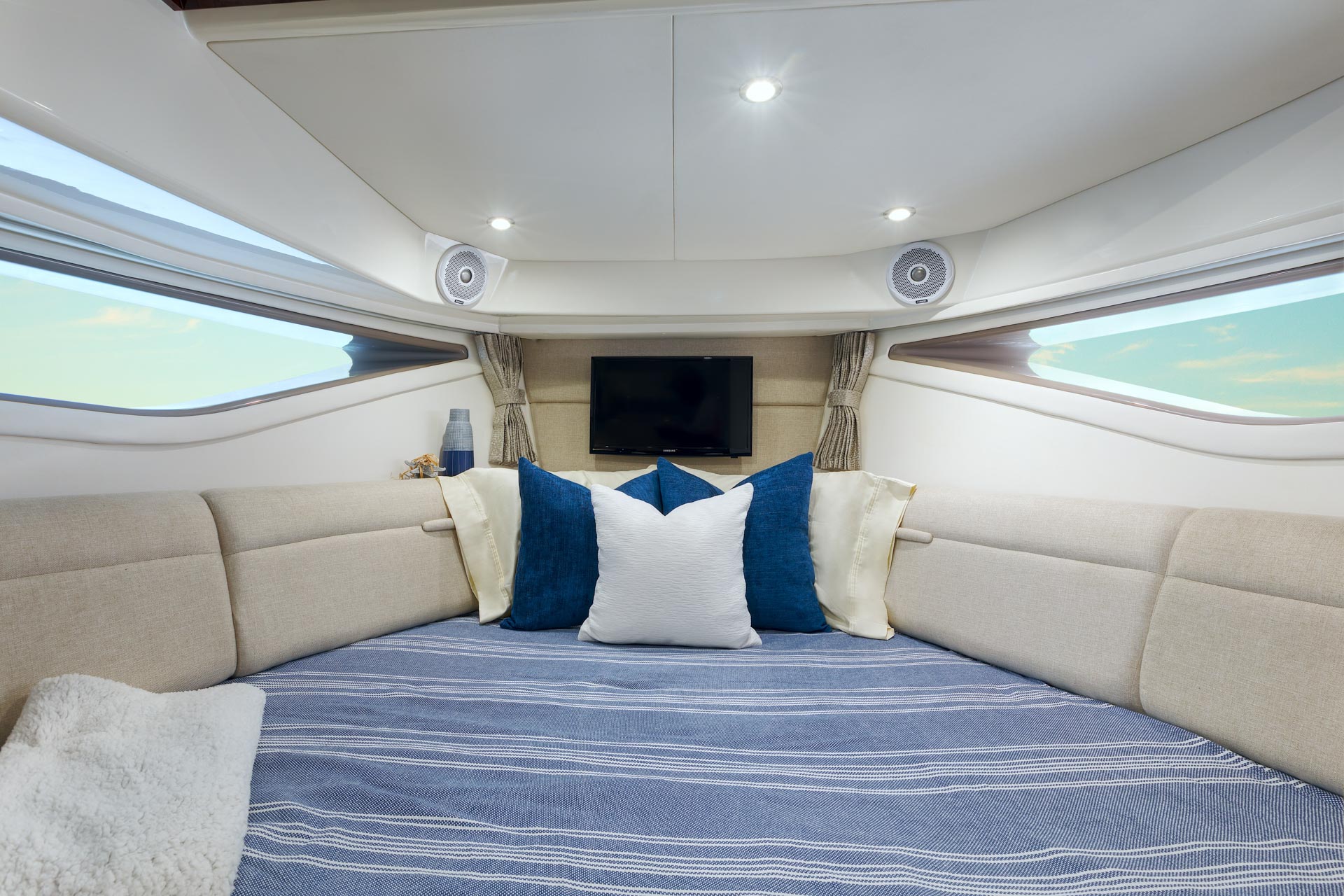 New 2026 Sea ray Sundancer 320 for Sale | Vancouver, BC | M&P Yacht Centre