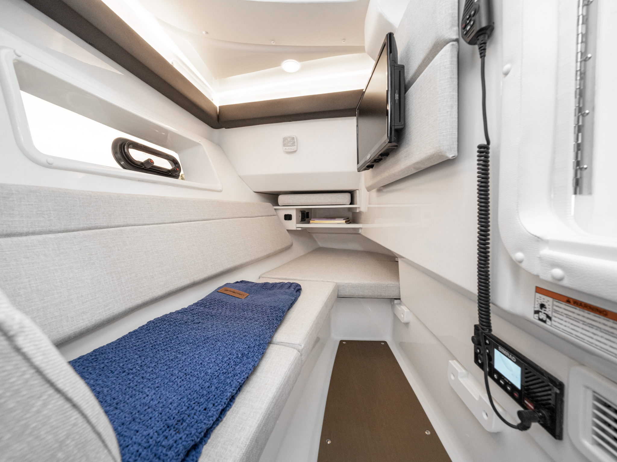 New 2026 Sea ray SLX 350 for Sale | Vancouver, BC | M&P Yacht Centre