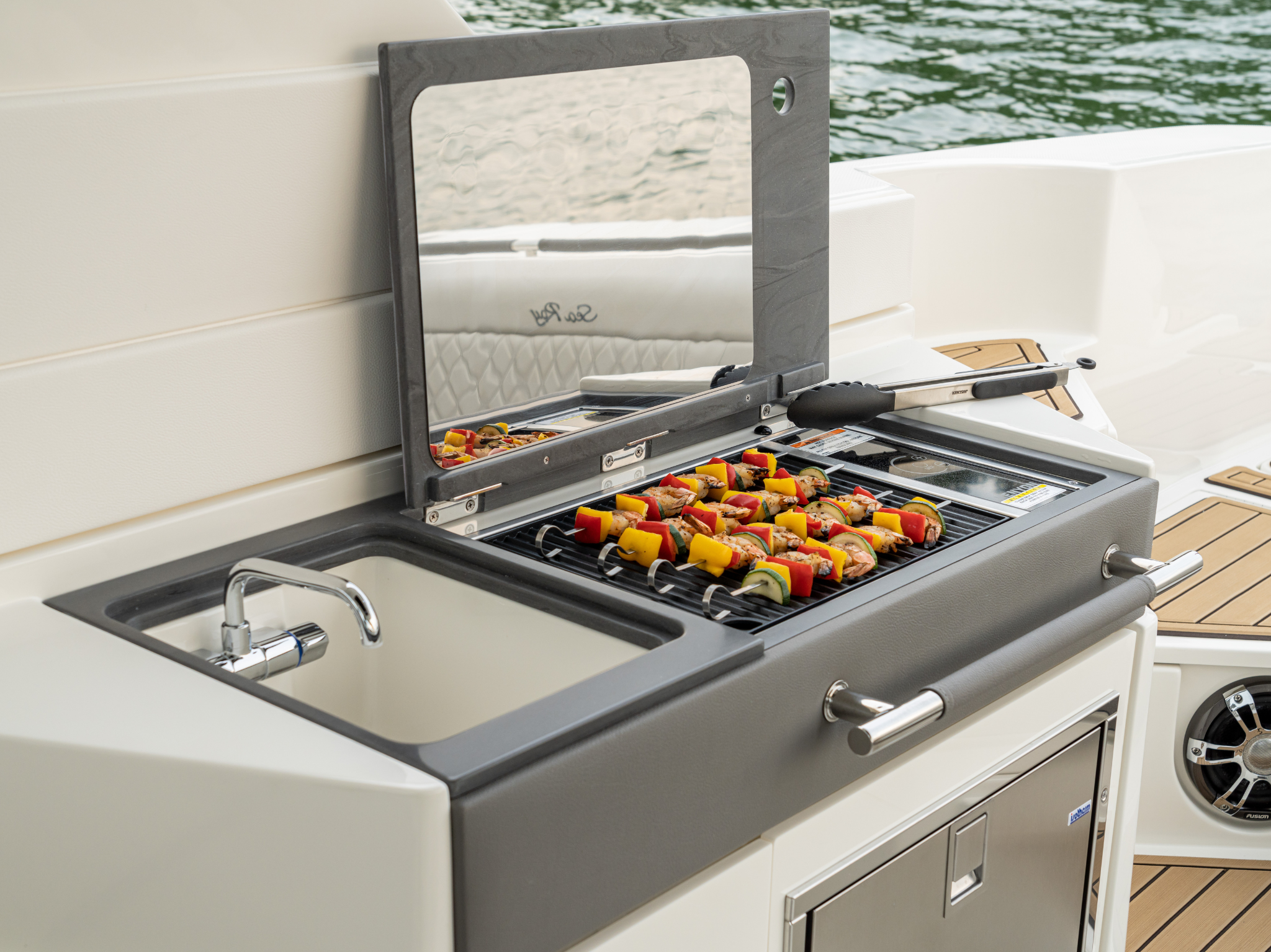 New 2026 Sea ray SLX 350 for Sale | Vancouver, BC | M&P Yacht Centre