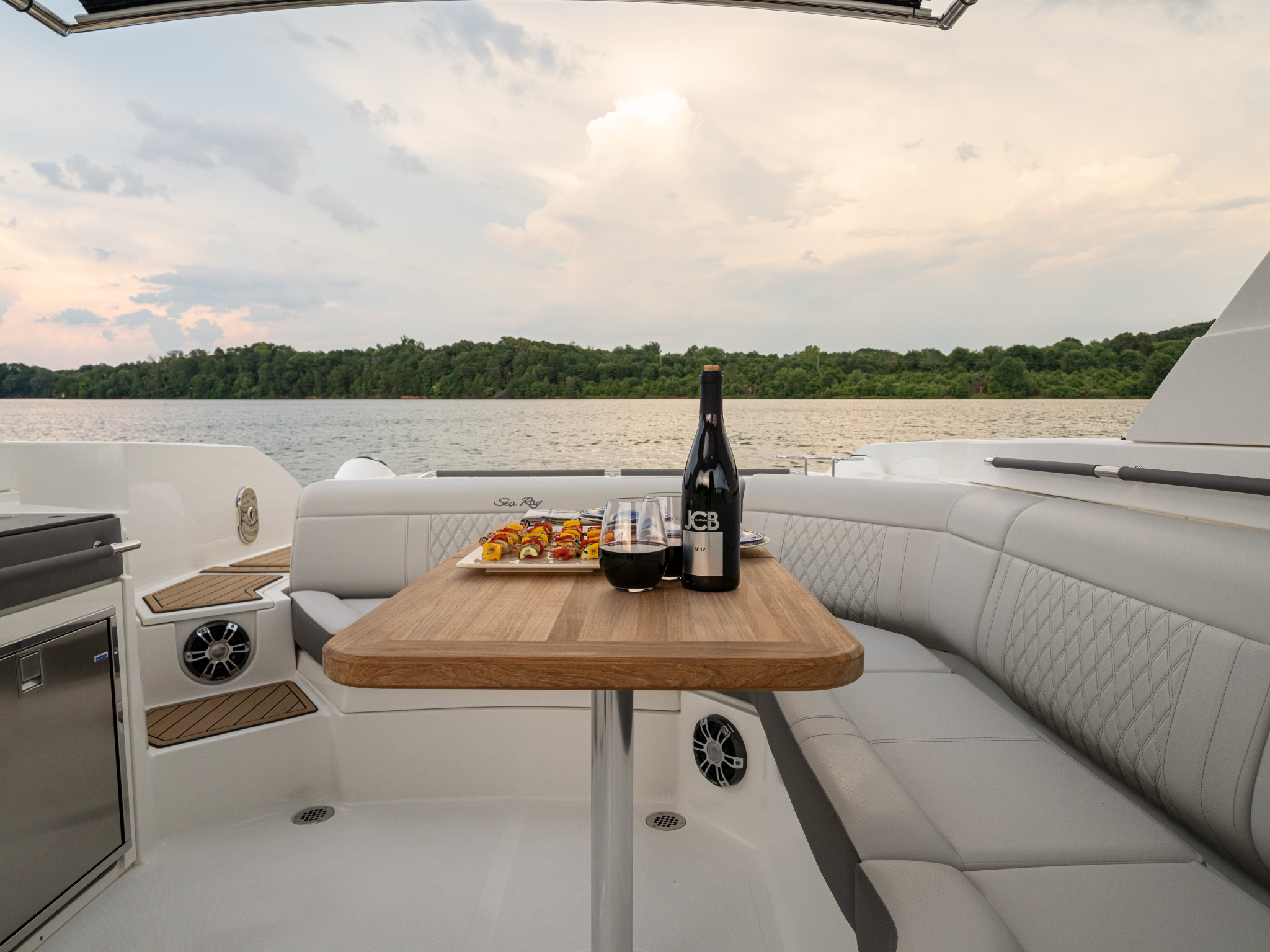 New 2026 Sea ray SLX 350 for Sale | Vancouver, BC | M&P Yacht Centre