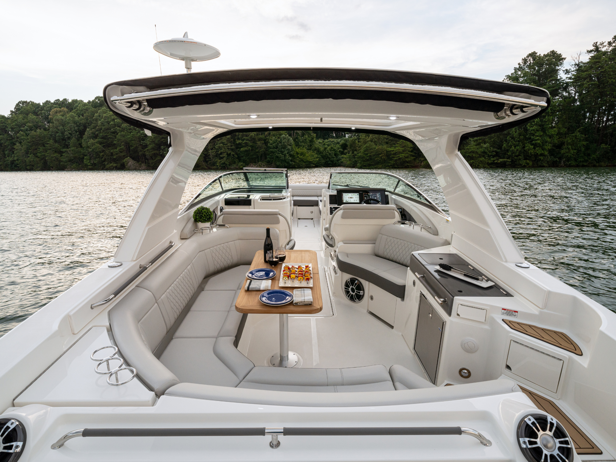 New 2026 Sea ray SLX 350 for Sale | Vancouver, BC | M&P Yacht Centre