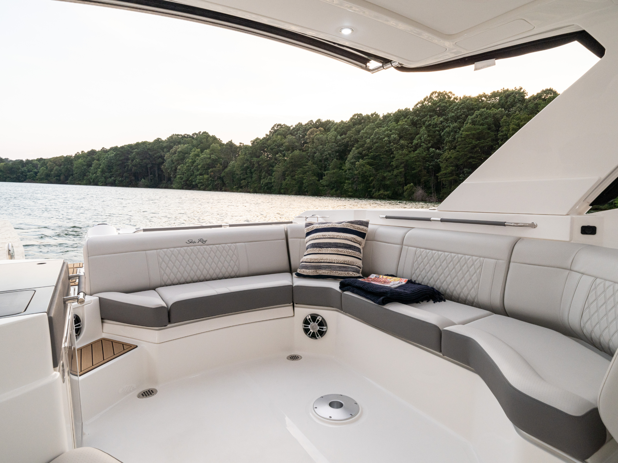 New 2026 Sea ray SLX 350 for Sale | Vancouver, BC | M&P Yacht Centre