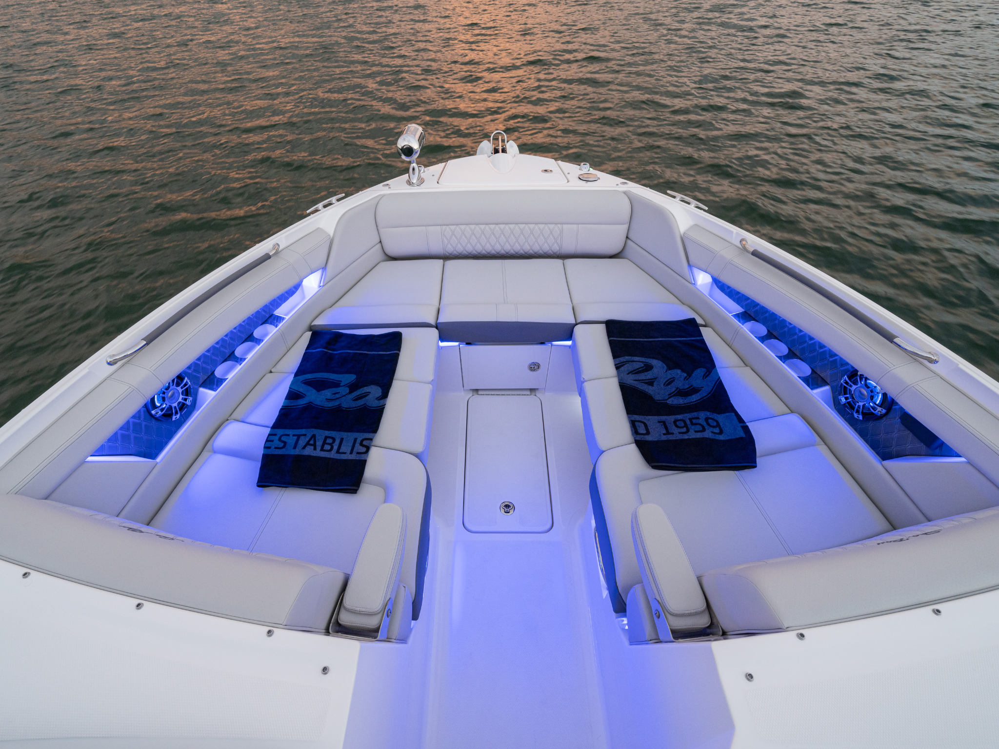 New 2026 Sea ray SLX 350 for Sale | Vancouver, BC | M&P Yacht Centre