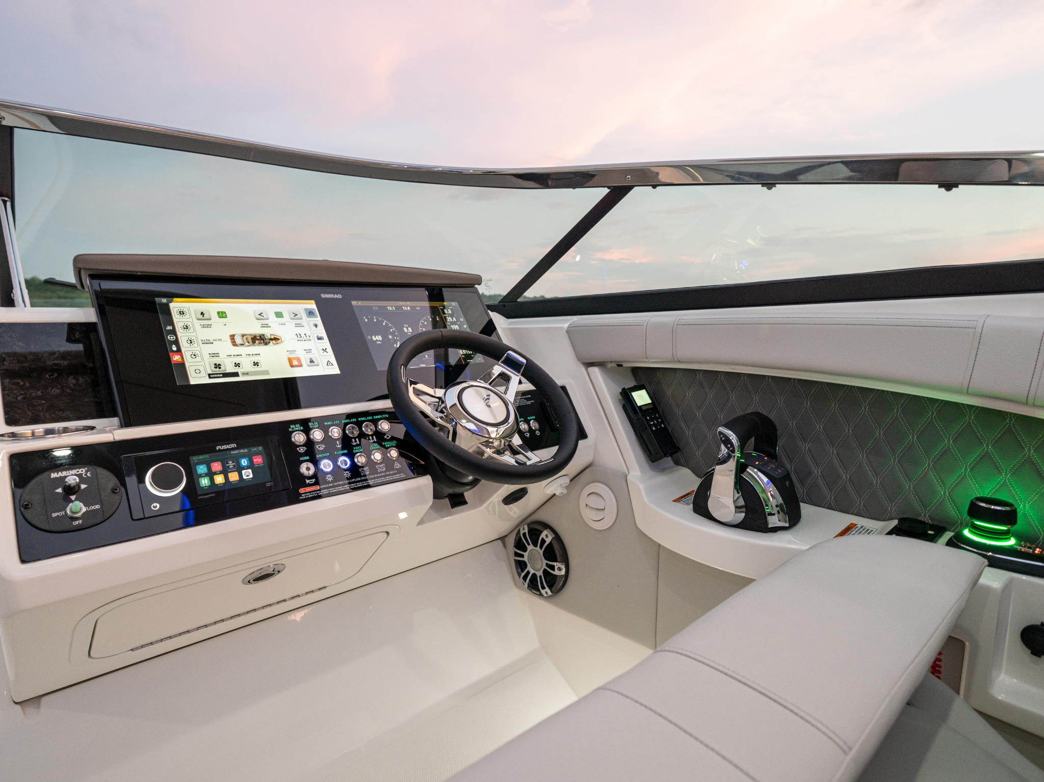 New 2026 Sea ray SLX 350 for Sale | Vancouver, BC | M&P Yacht Centre