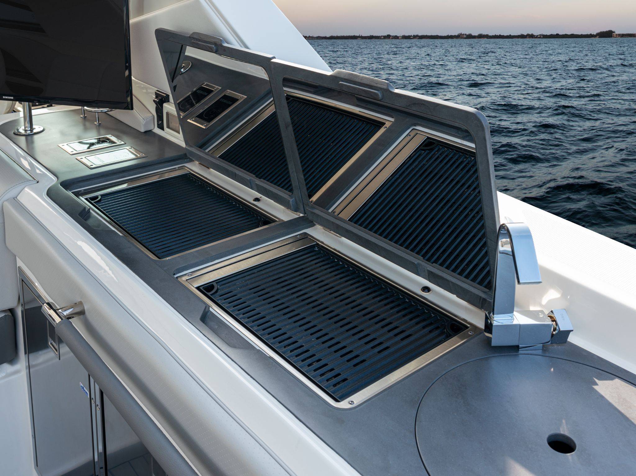 New 2026 Sea ray SLX 400 for Sale | Vancouver, BC | M&P Yacht Centre