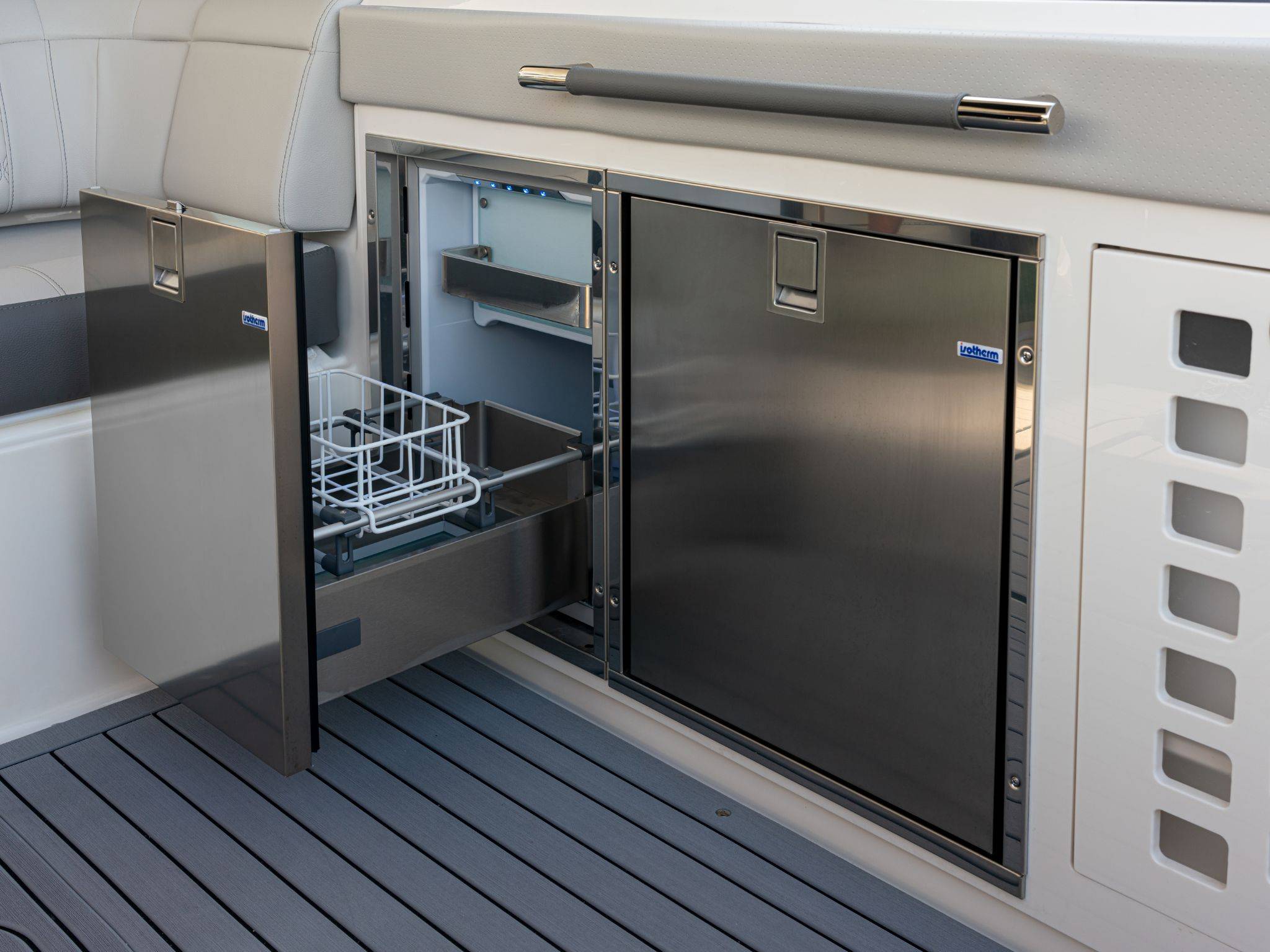 New 2026 Sea ray SLX 400 for Sale | Vancouver, BC | M&P Yacht Centre