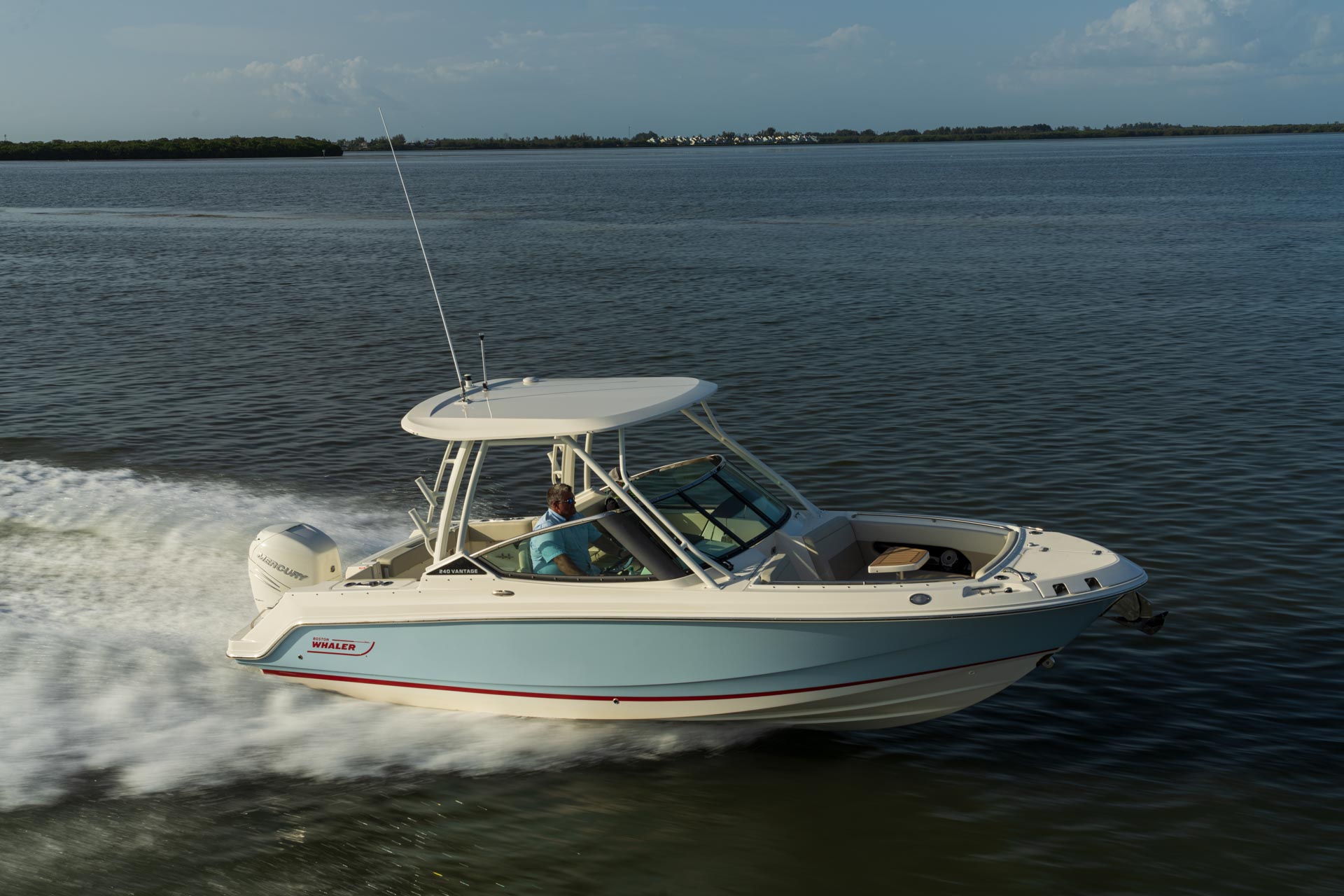 2026 Boston Whaler 240 Vantage -2