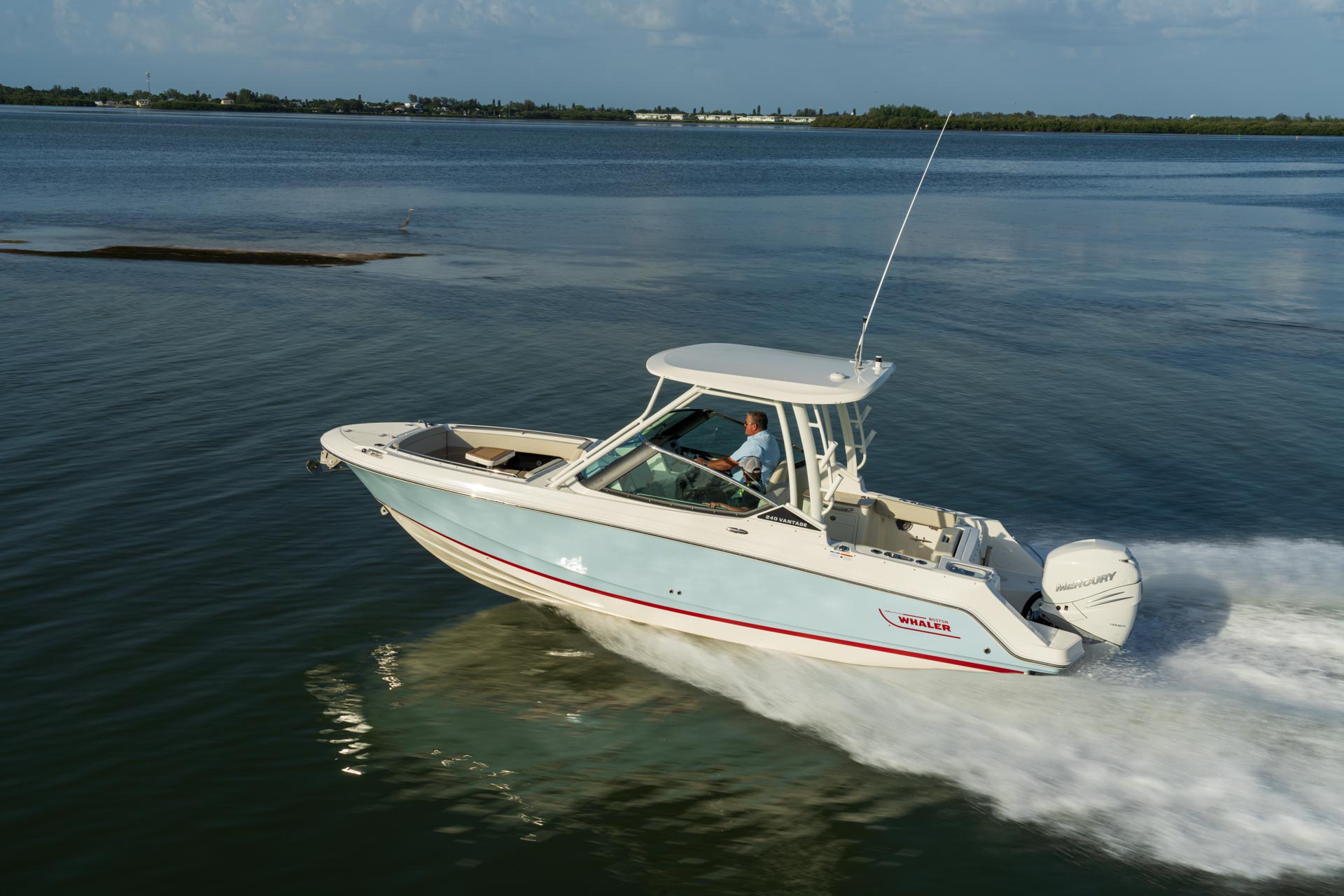 2026 Boston Whaler 240 Vantage -4