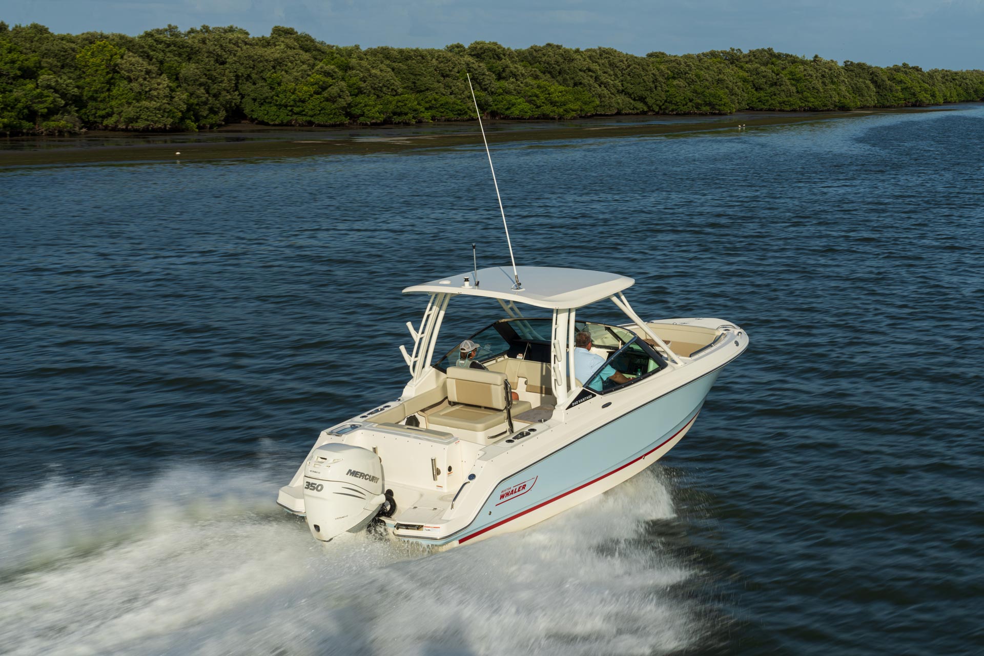 2026 Boston Whaler 240 Vantage -5
