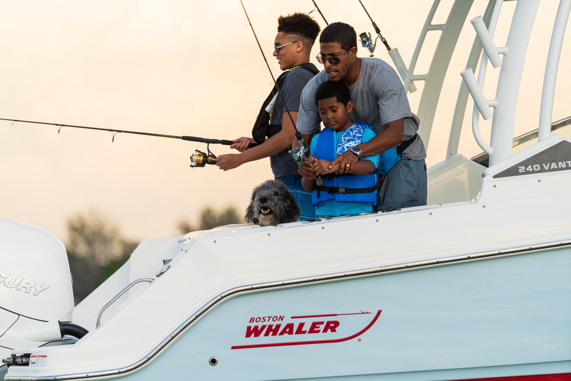 2026 Boston Whaler 240 Vantage -13