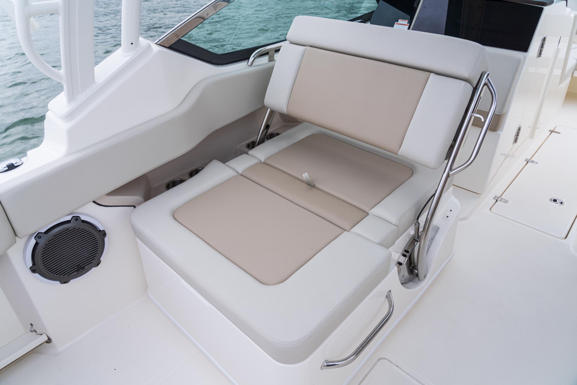 2026 Boston Whaler 240 Vantage -26