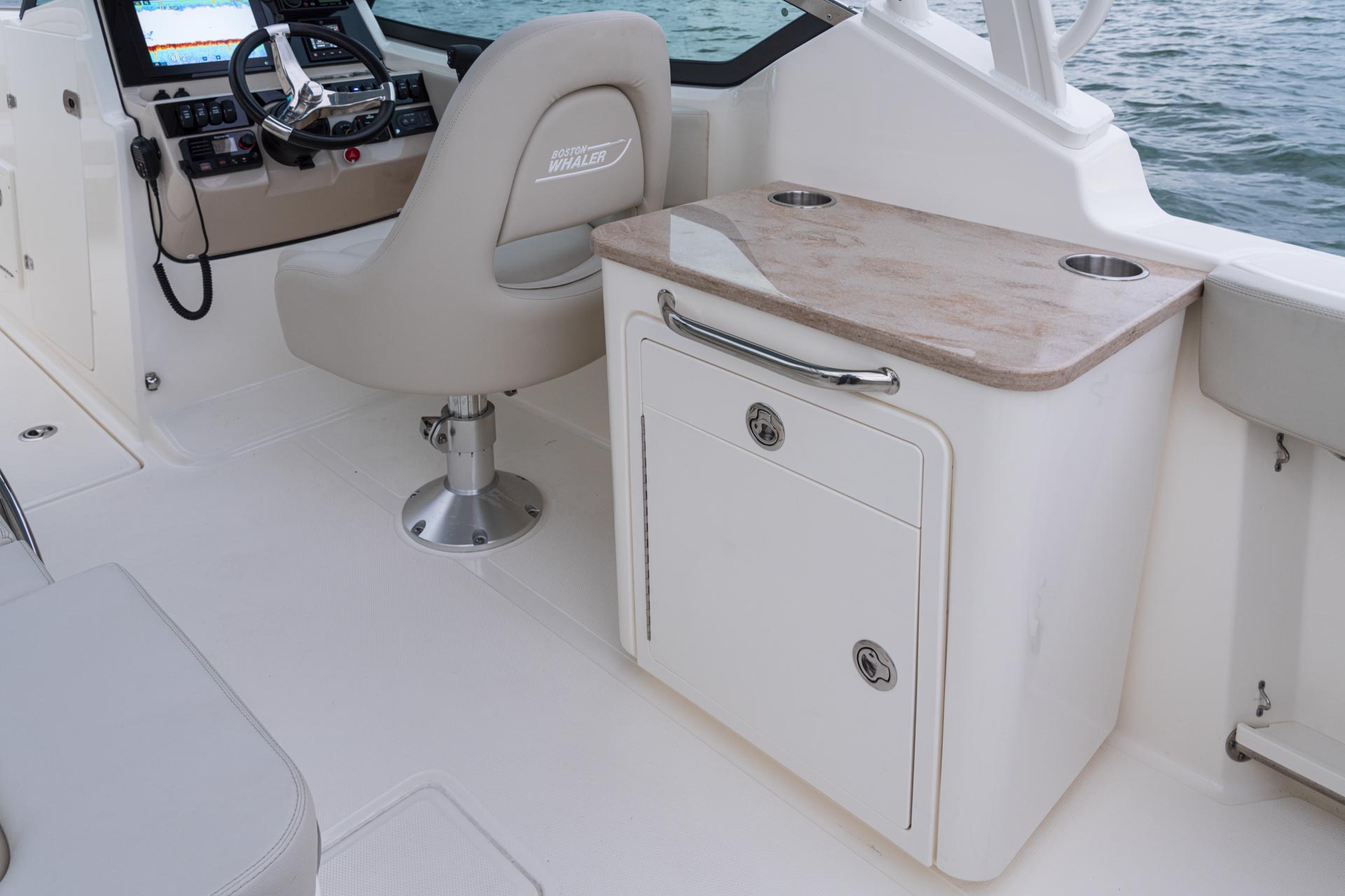 2026 Boston Whaler 240 Vantage -28