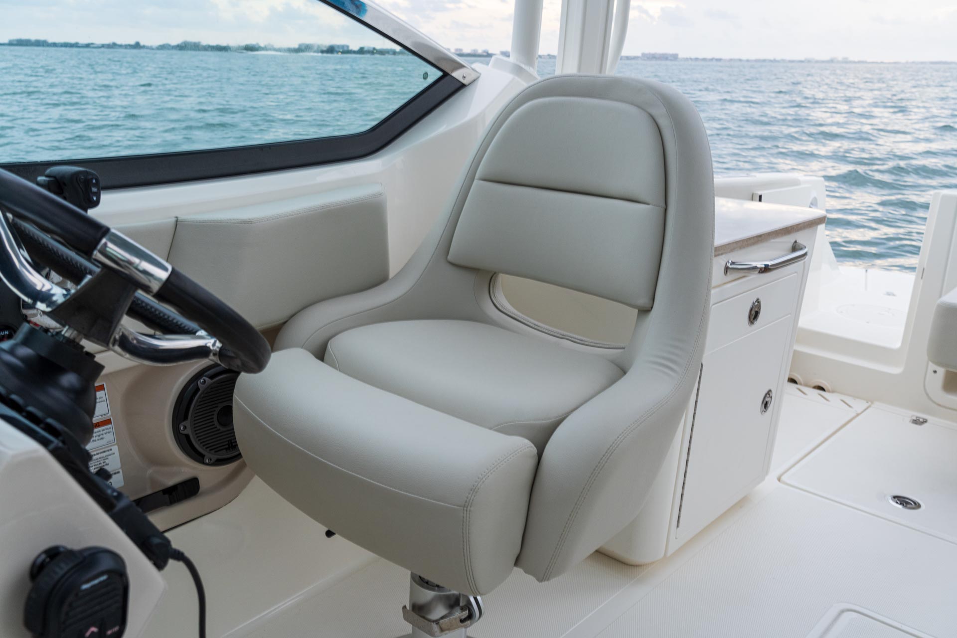 2026 Boston Whaler 240 Vantage -30