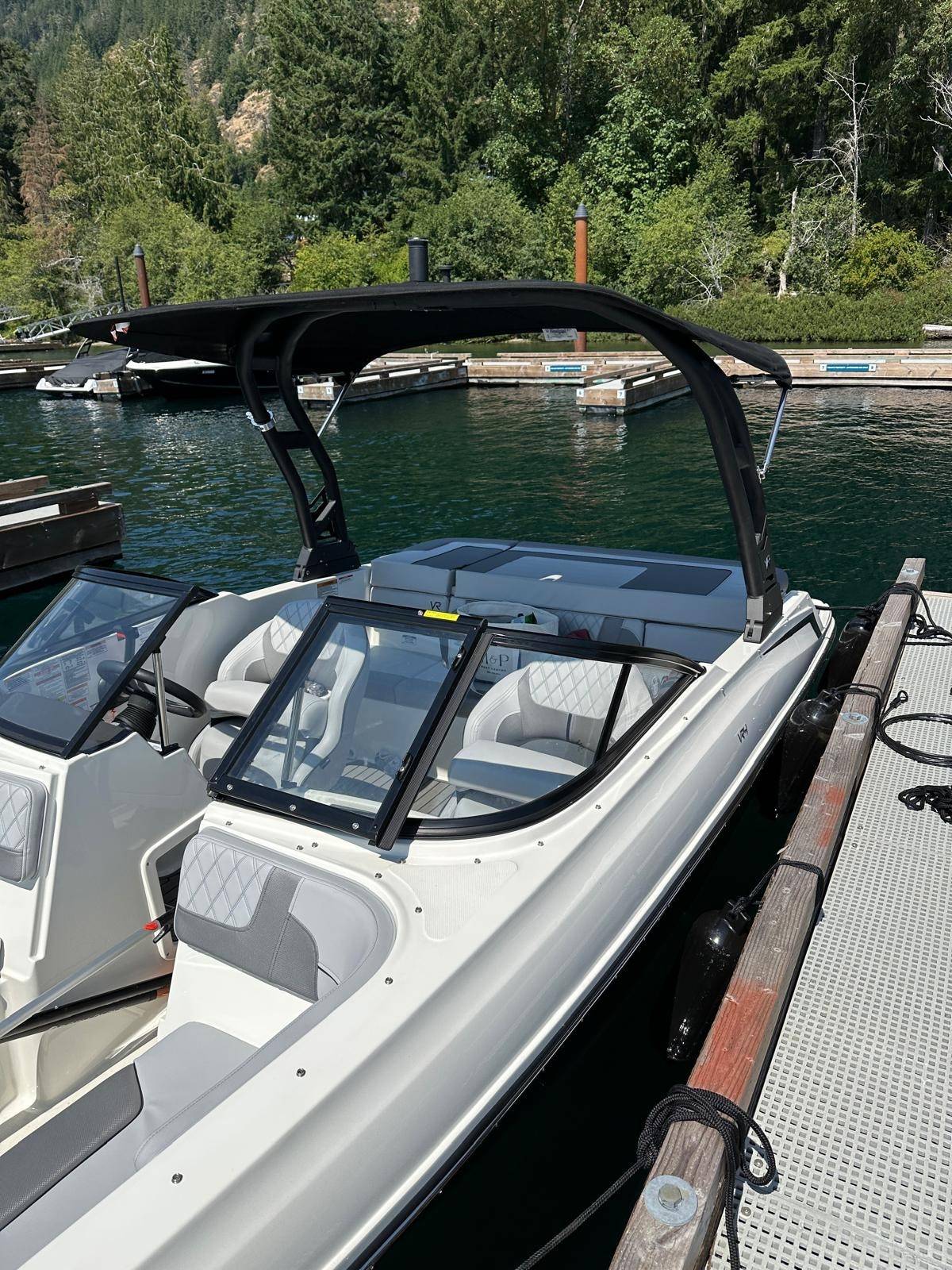2023 Bayliner VR4 Bowrider-2