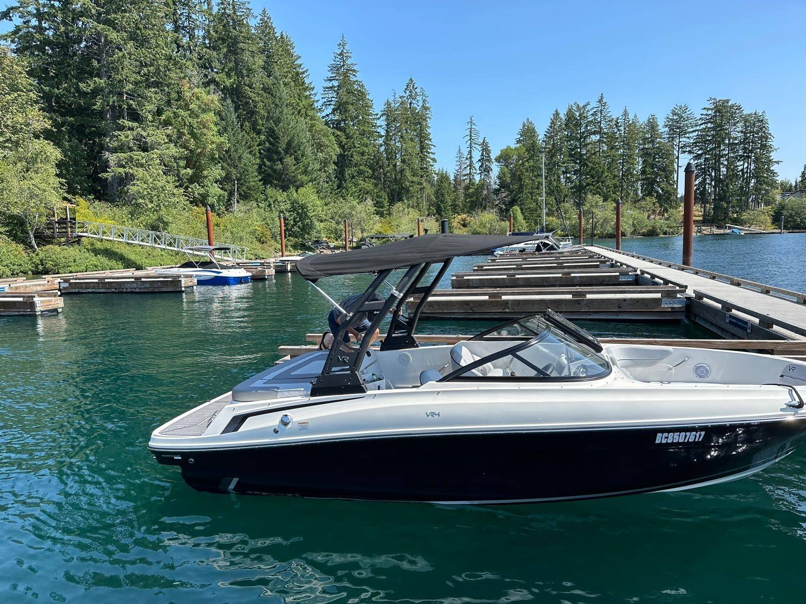 2023 Bayliner VR4 Bowrider-1