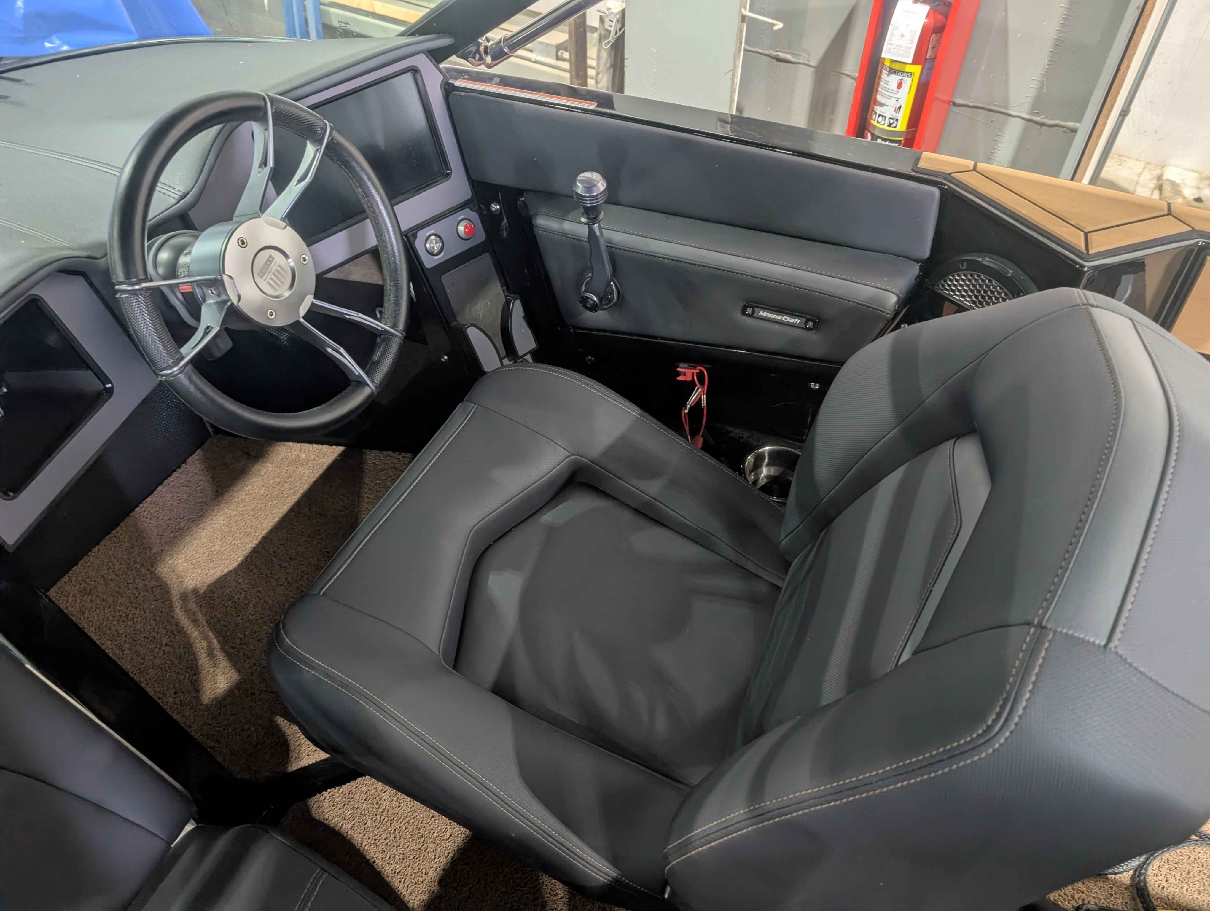 boat-carouselImage-image