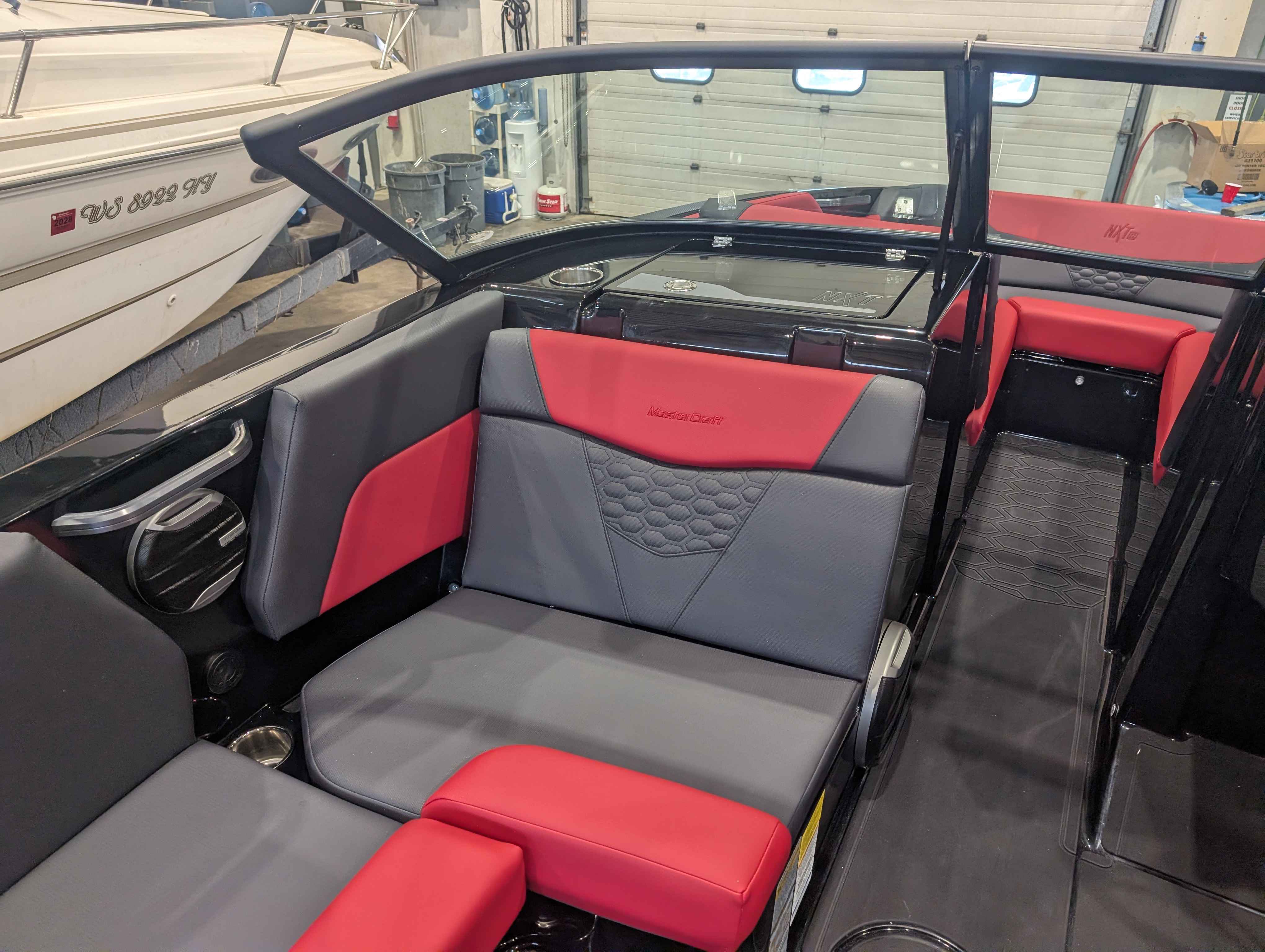 boat-carouselImage-image