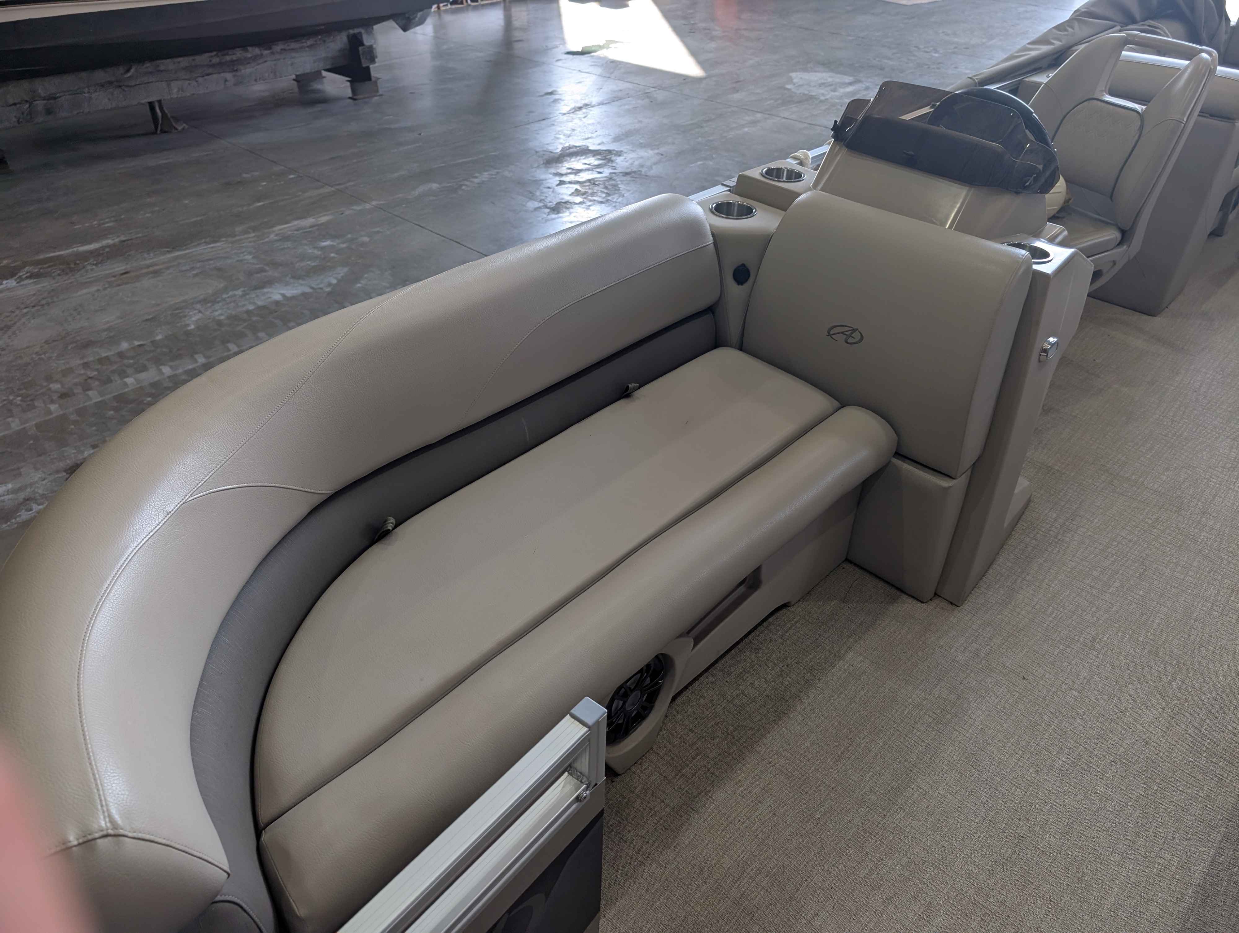 boat-carouselImage-image