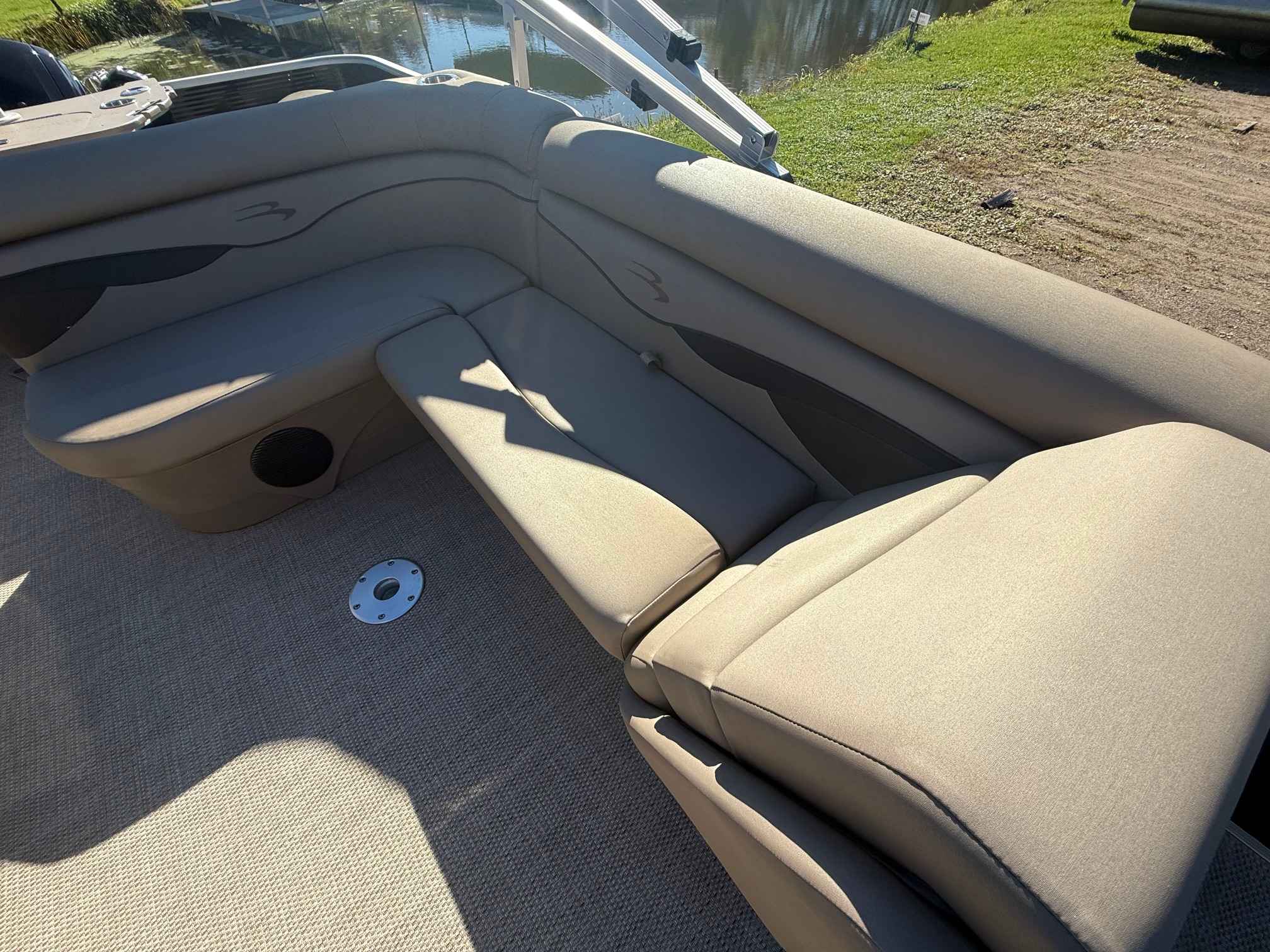 boat-carouselImage-image