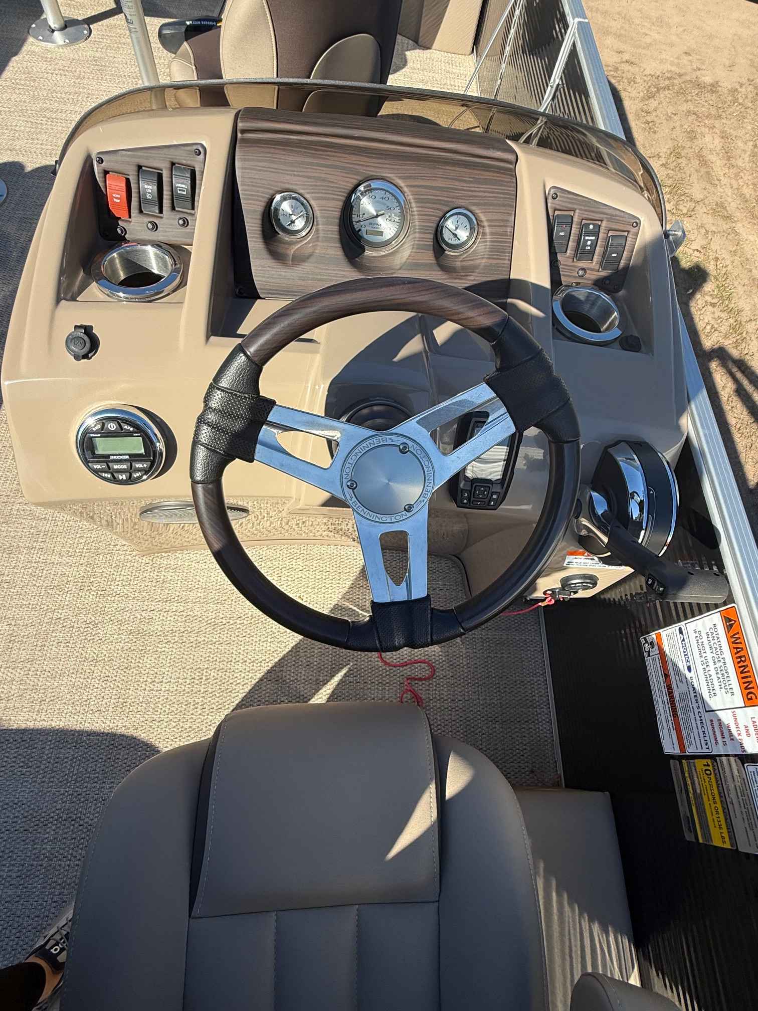 boat-carouselImage-image