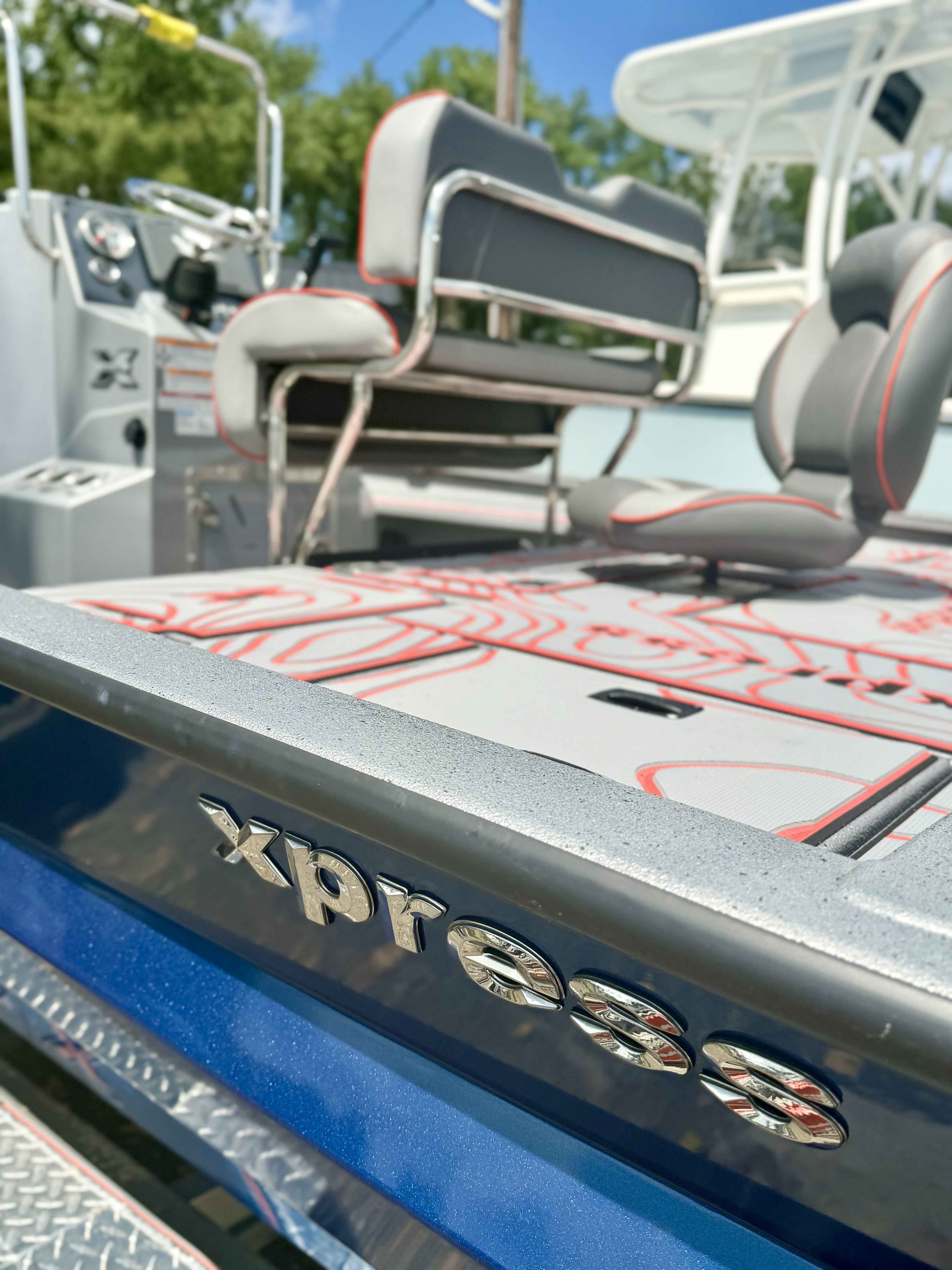 2025 Xpress Hyper-Lift Bay