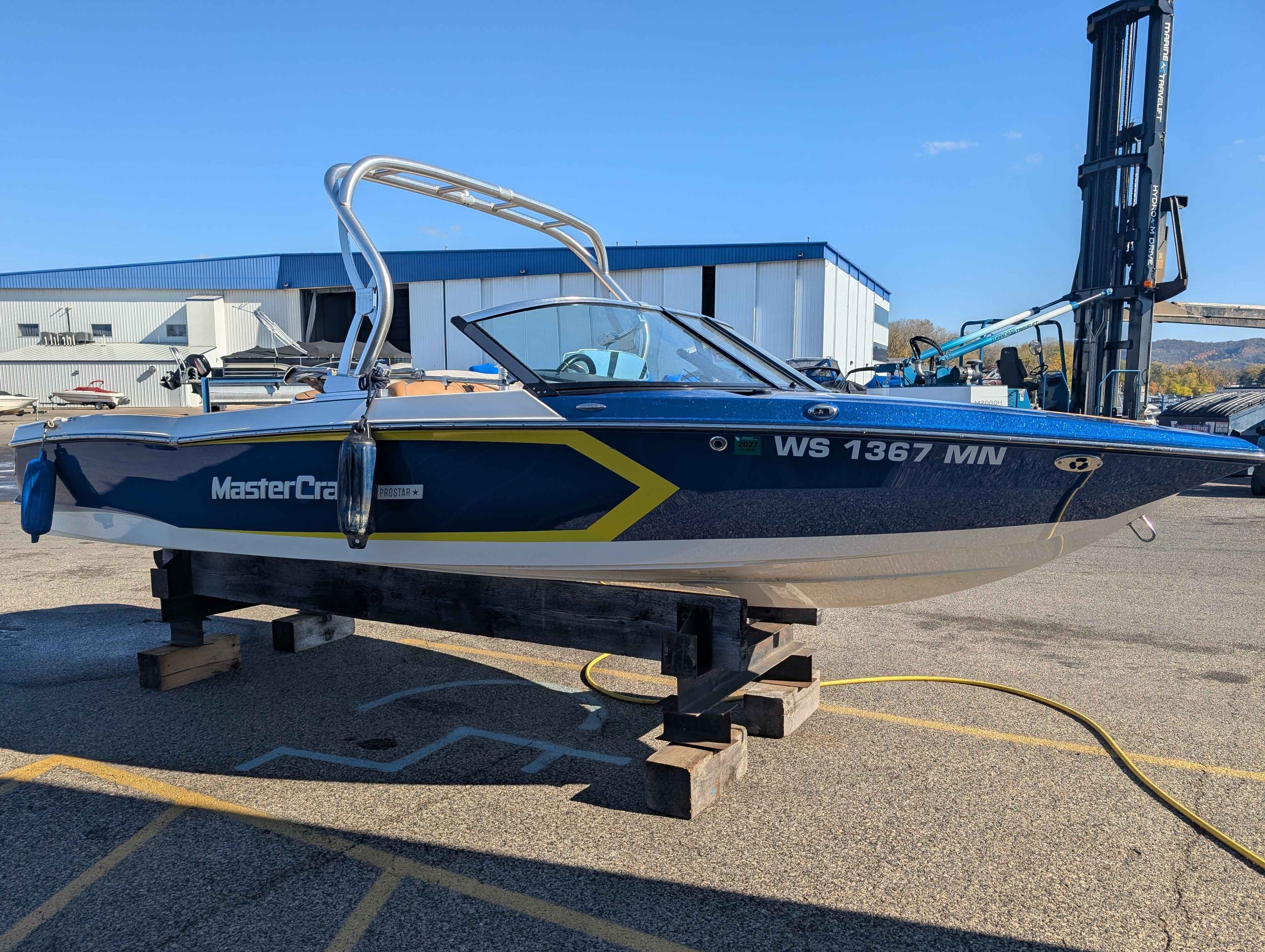 boat-carouselImage-image