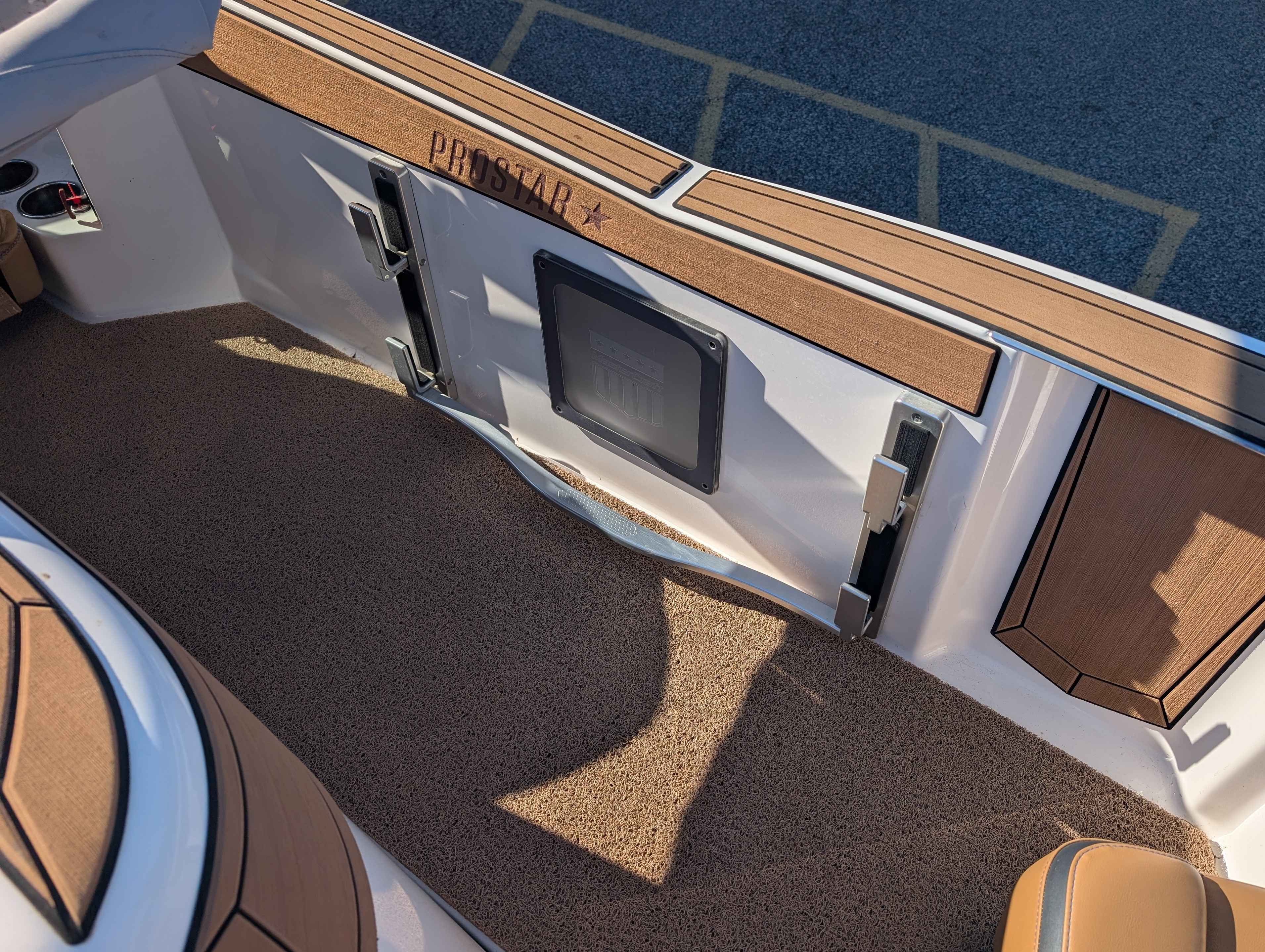 boat-carouselImage-image