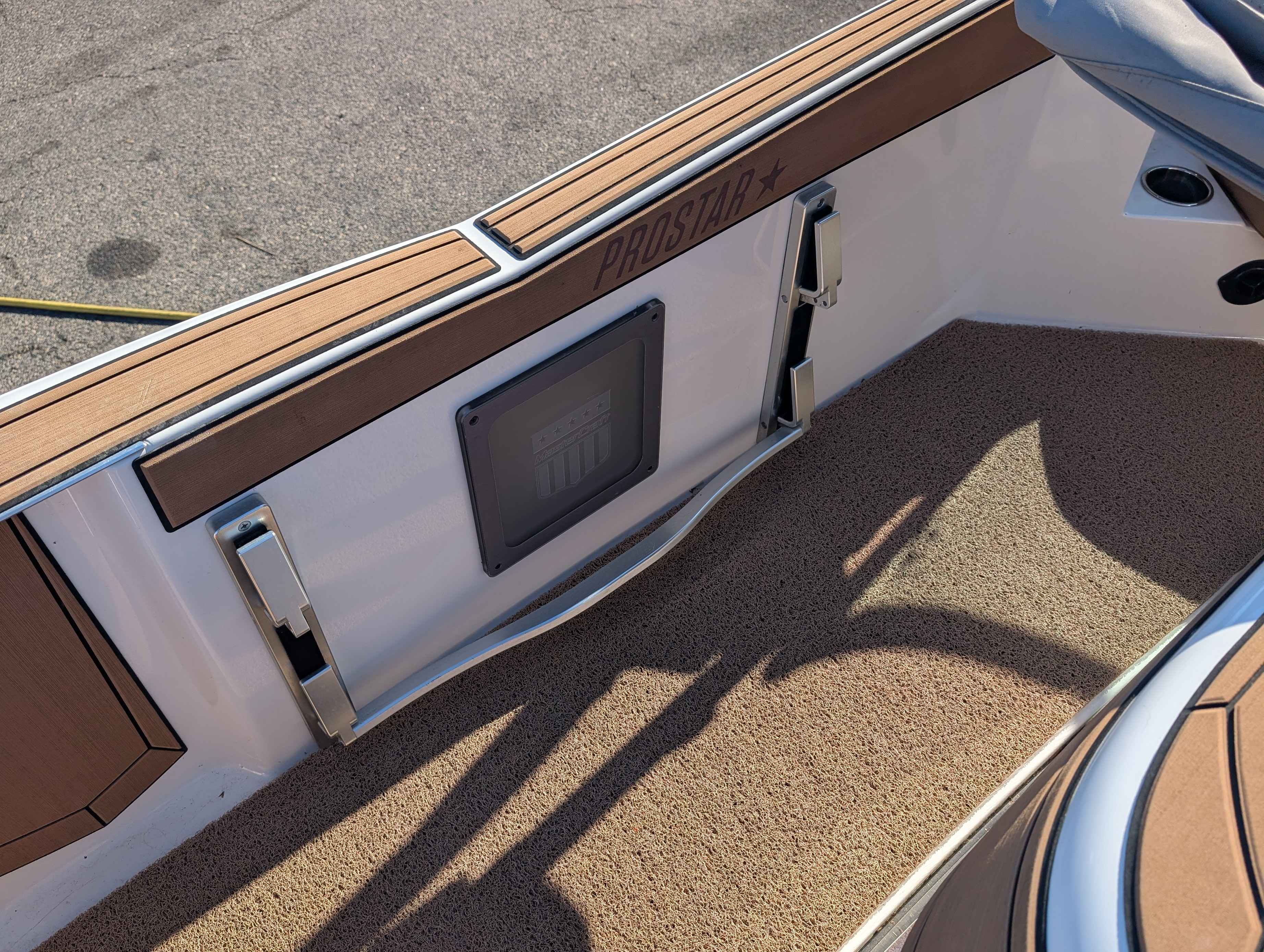 boat-carouselImage-image