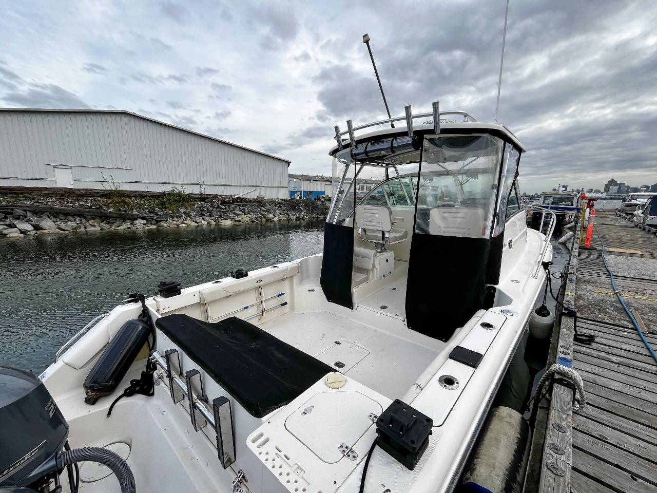Pre-Owned 2014 Pursuit 285 for Sale | Vancouver, BC | M&P Yacht Centre