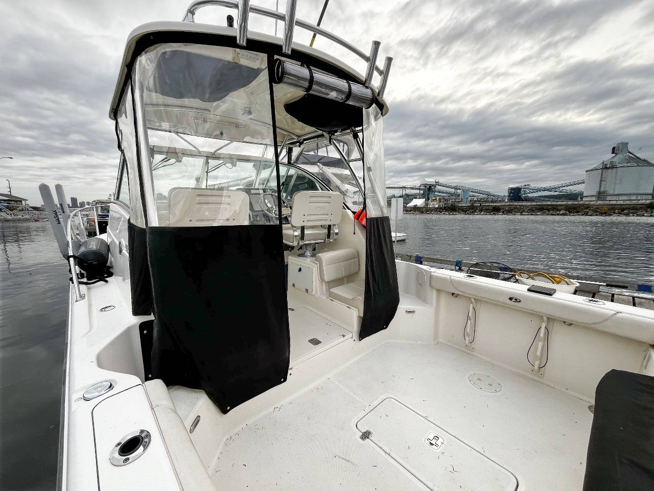 Pre-Owned 2014 Pursuit 285 for Sale | Vancouver, BC | M&P Yacht Centre