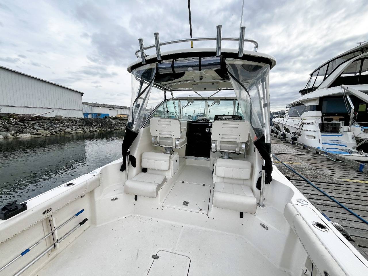 Pre-Owned 2014 Pursuit 285 for Sale | Vancouver, BC | M&P Yacht Centre
