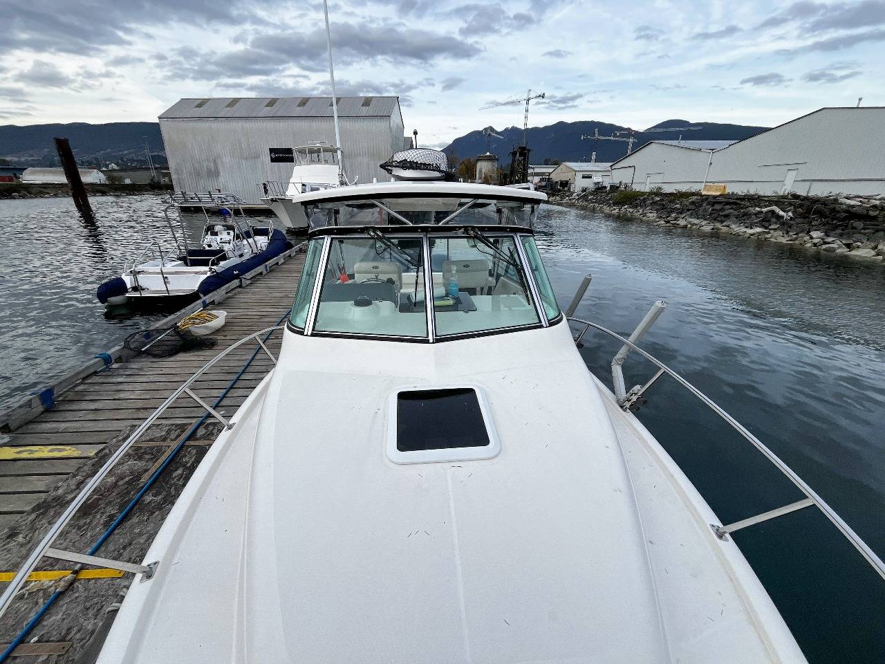 Pre-Owned 2014 Pursuit 285 for Sale | Vancouver, BC | M&P Yacht Centre