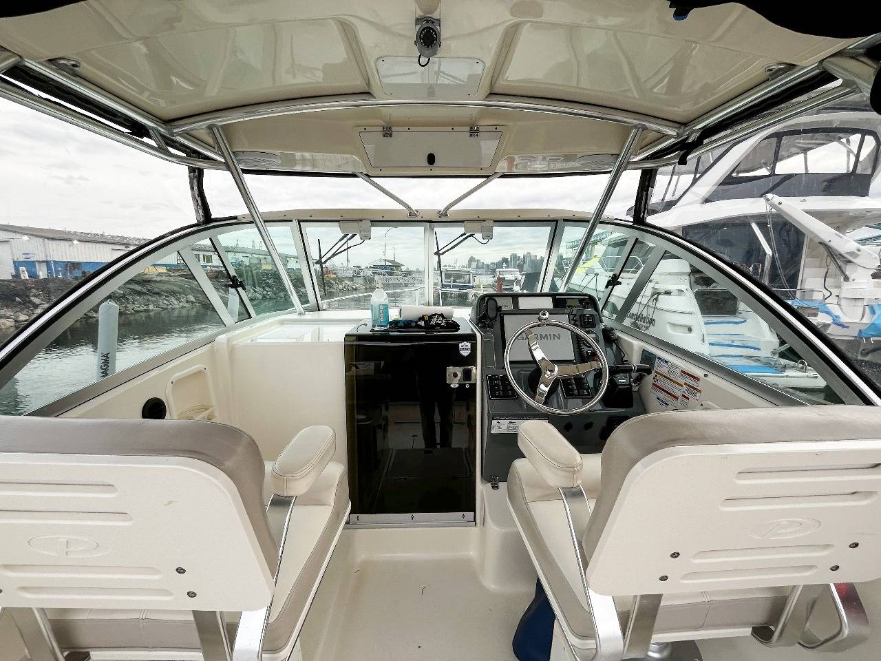 Pre-Owned 2014 Pursuit 285 for Sale | Vancouver, BC | M&P Yacht Centre