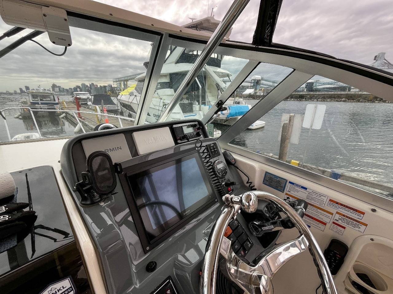 Pre-Owned 2014 Pursuit 285 for Sale | Vancouver, BC | M&P Yacht Centre