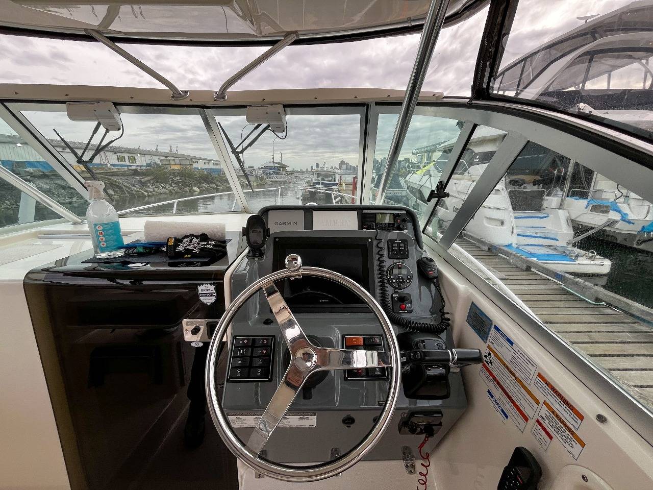 Pre-Owned 2014 Pursuit 285 for Sale | Vancouver, BC | M&P Yacht Centre