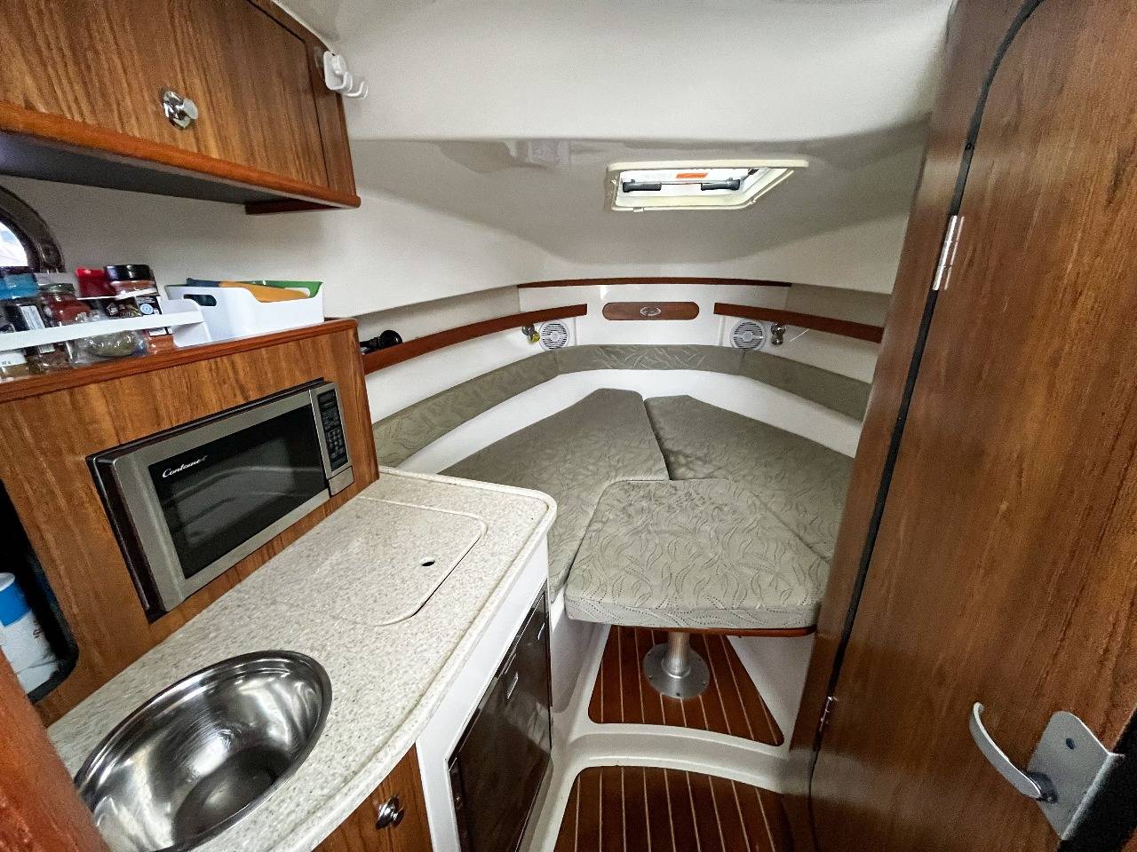 Pre-Owned 2014 Pursuit 285 for Sale | Vancouver, BC | M&P Yacht Centre