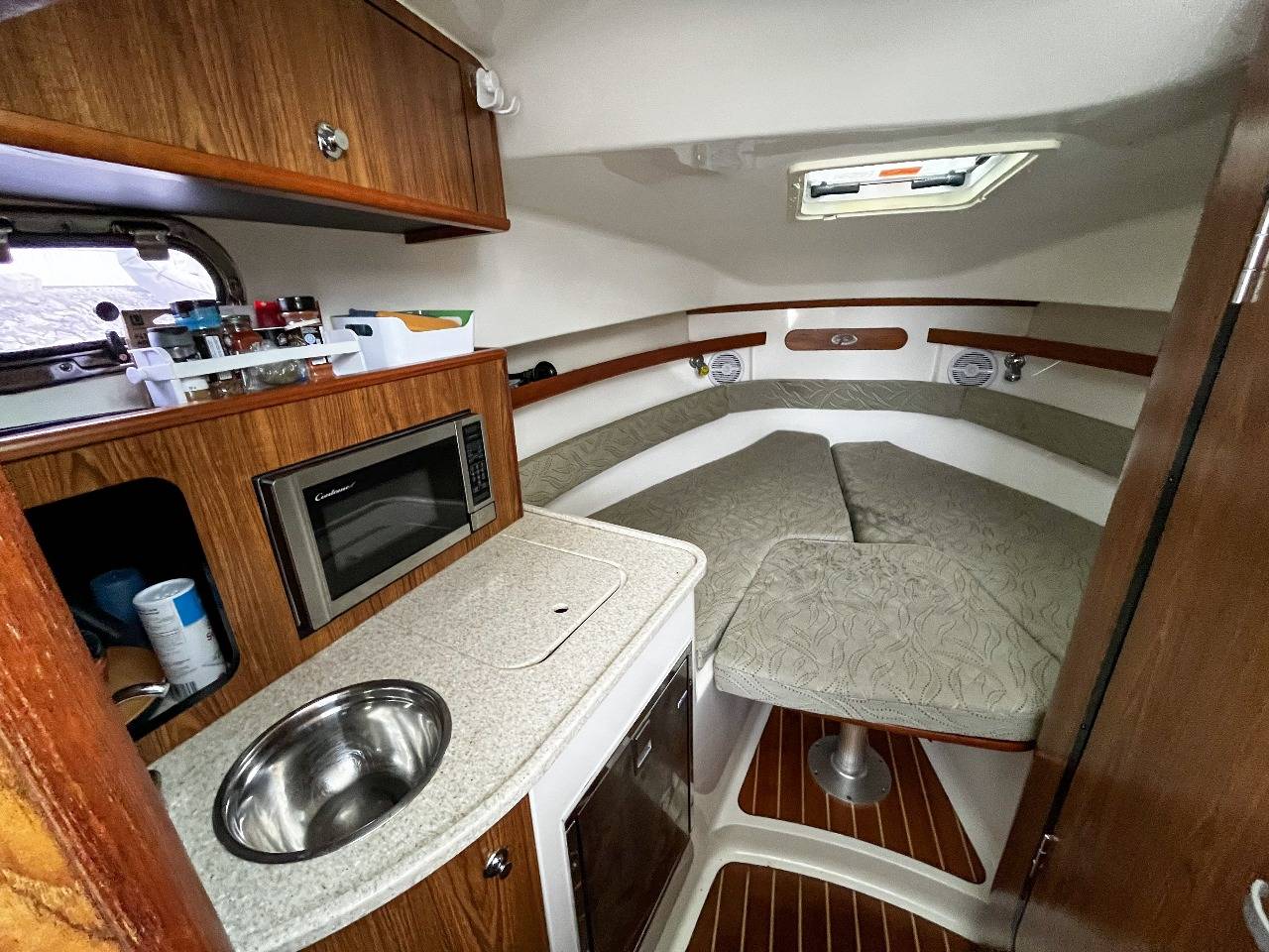 Pre-Owned 2014 Pursuit 285 for Sale | Vancouver, BC | M&P Yacht Centre